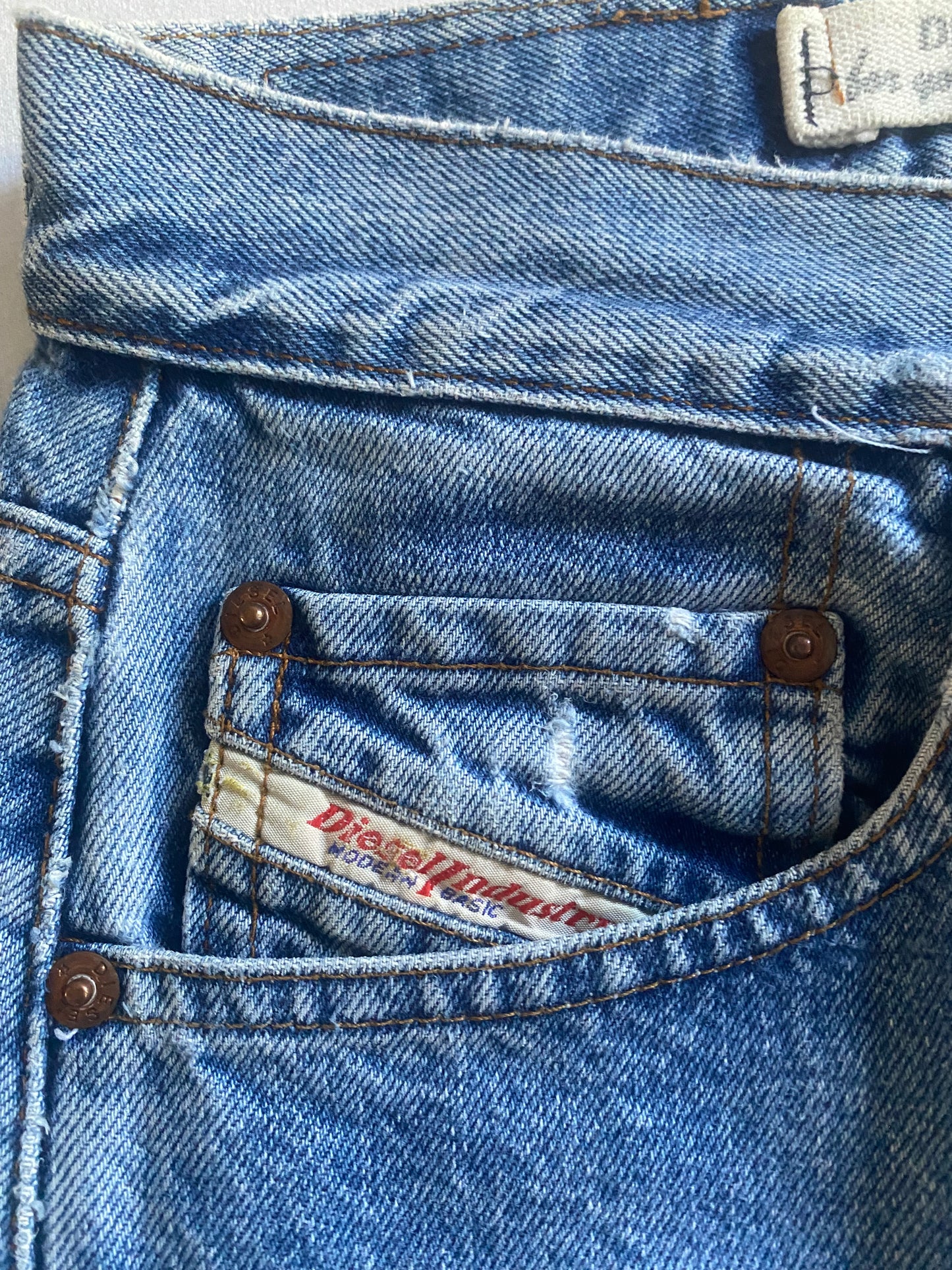 Blugi Vintage Diesel – Light Wash – Made in Italy – Mărime 28