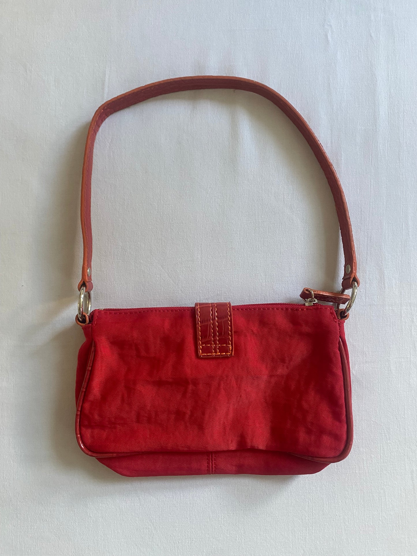 ❤️ Y2K Guess Red Handbag – Geantă Vintage Statement