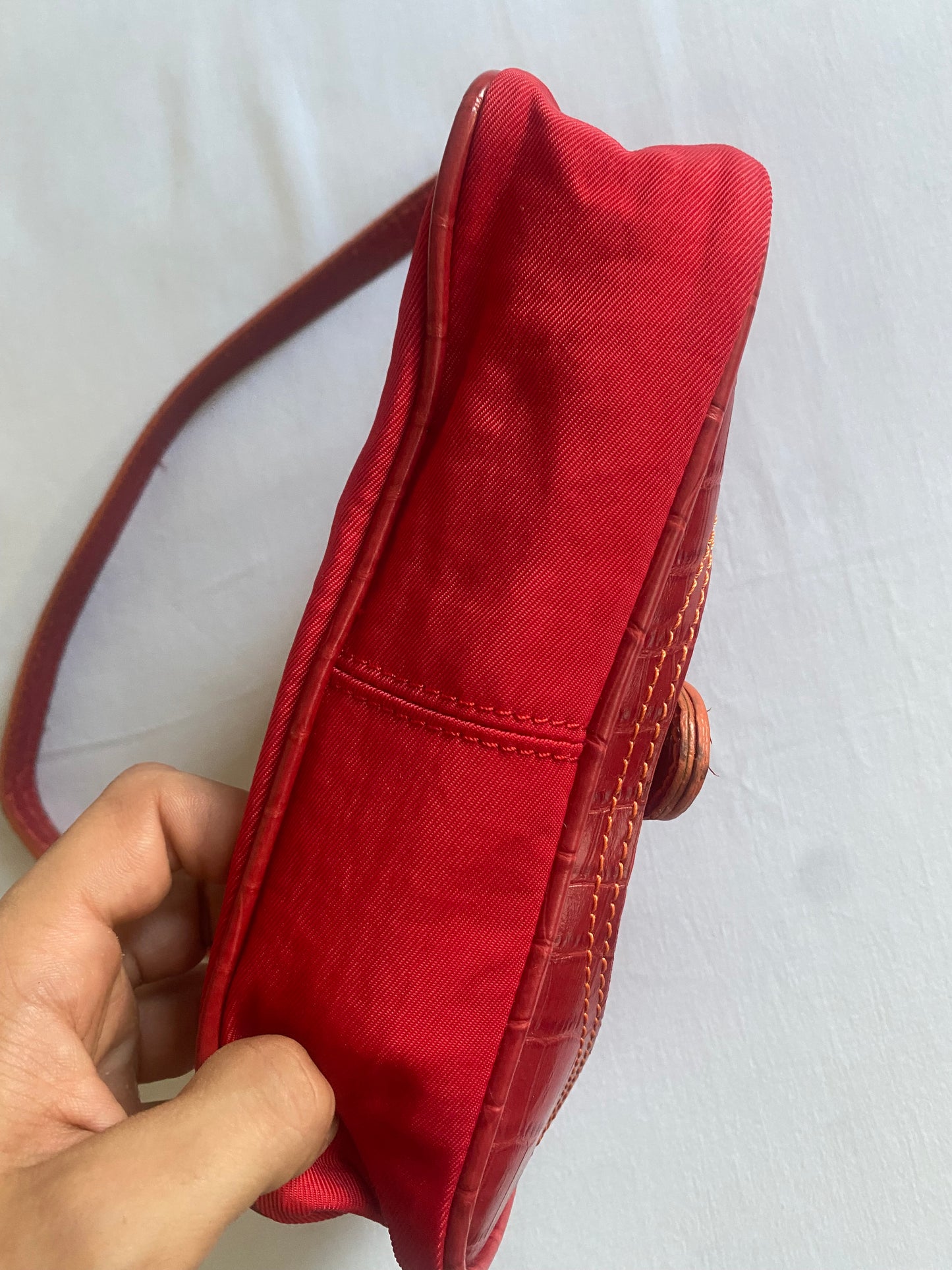 ❤️ Y2K Guess Red Handbag – Geantă Vintage Statement