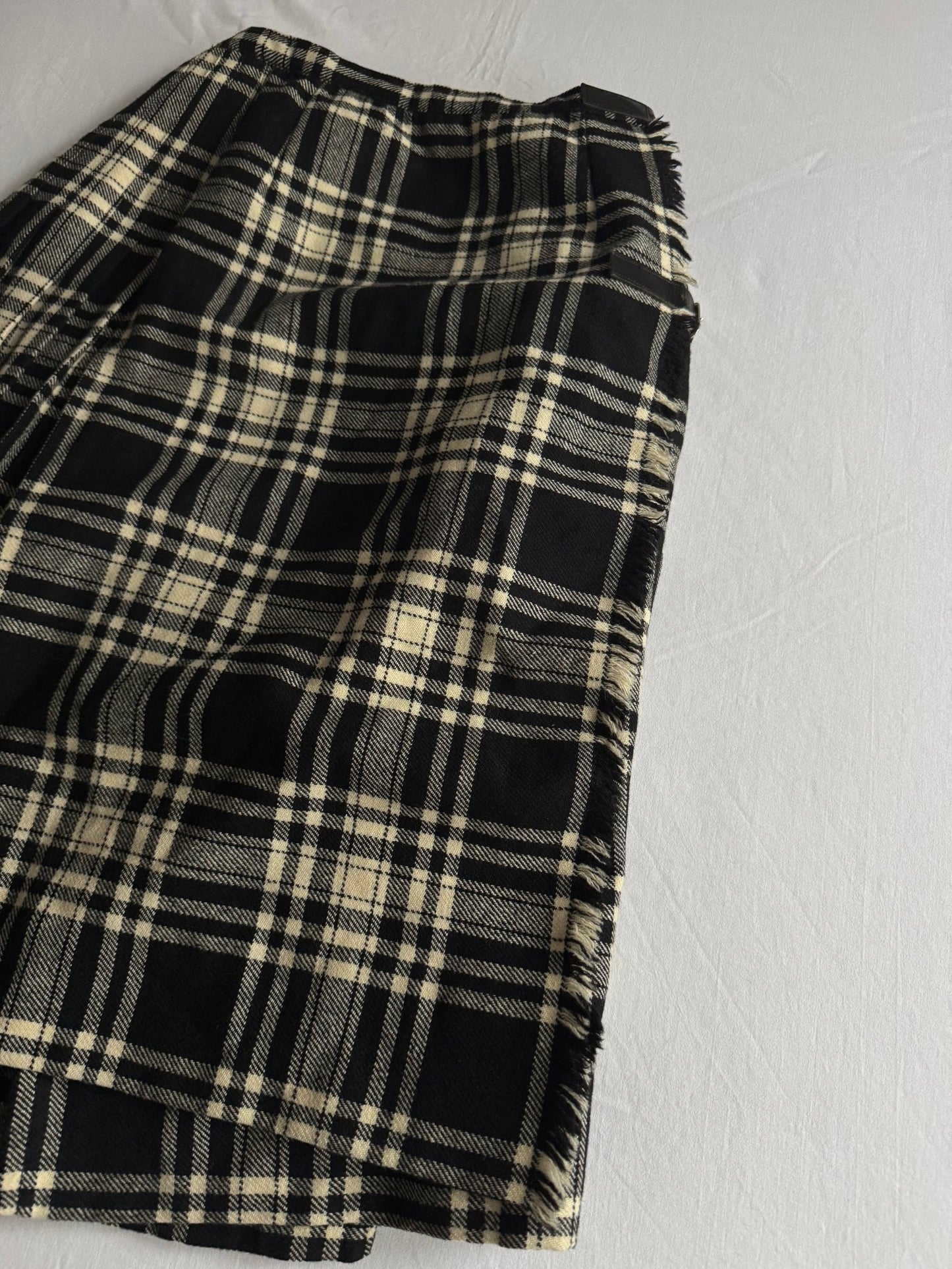 š¤š¤ FustÄ vintage Ć®n carouri alb - negru din lĆ¢nÄ ā mÄrime S/M (talie reglabilÄ) - anbracaminte