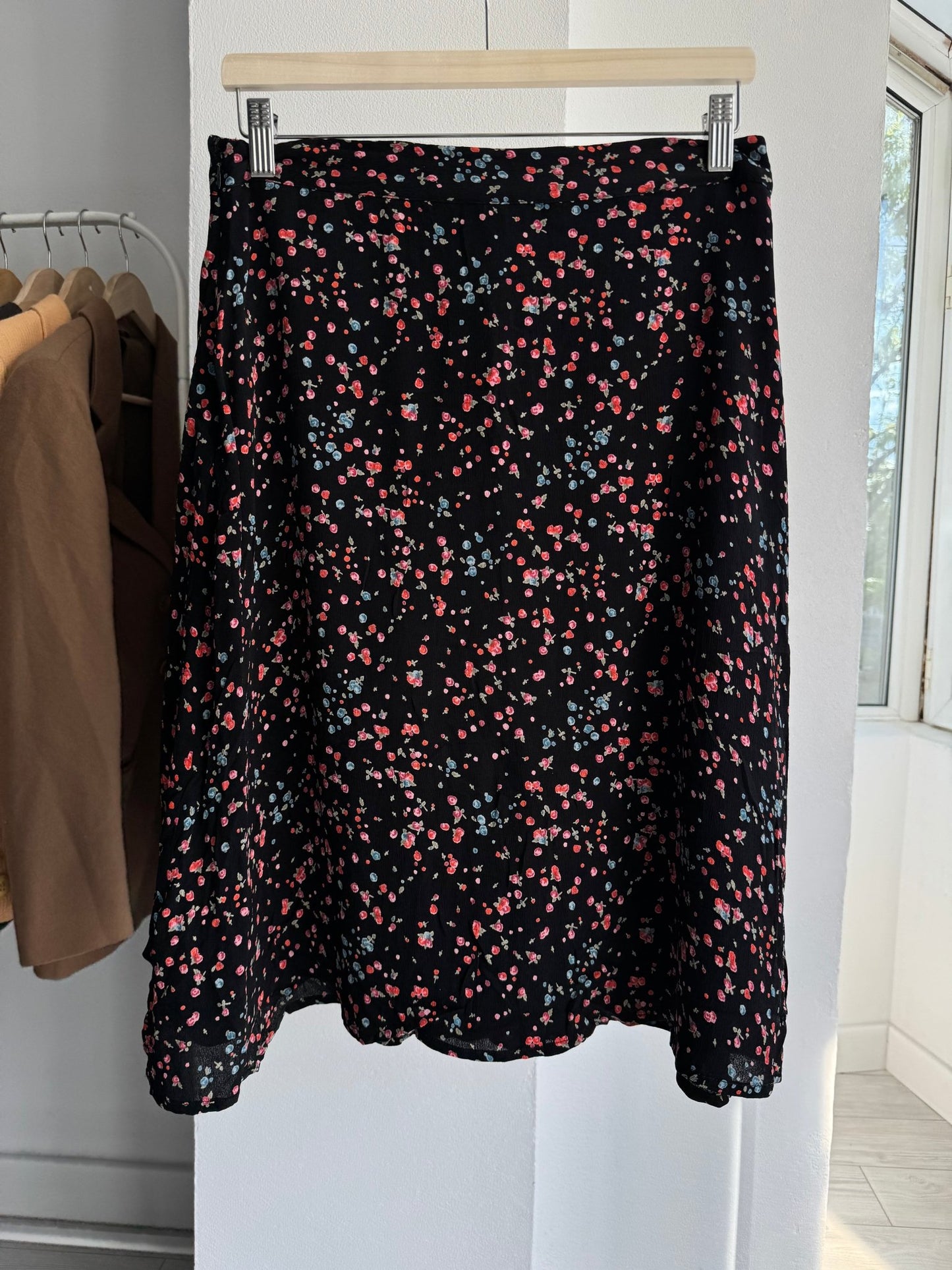 🌸 Fustă Vintage Neagră cu Model Floral – L - anbracaminte
