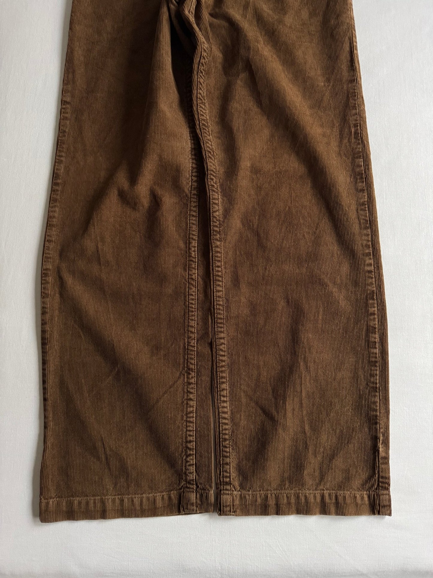 🪵 Pantaloni Timberland din catifea reiată maro închis – Baggy Fit (mărimea US 33) - anbracaminte