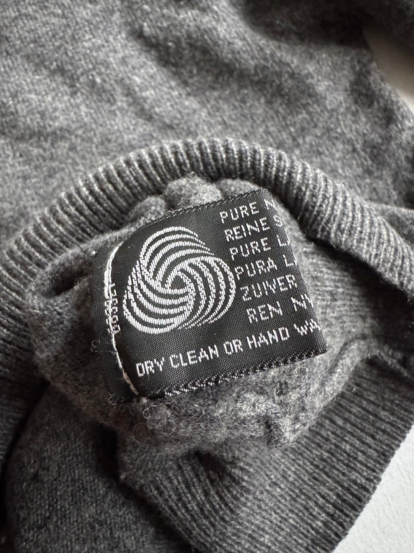 🧶 Pulover vintage gri cu guler și trei nasturi – Mărime L - anbracaminte