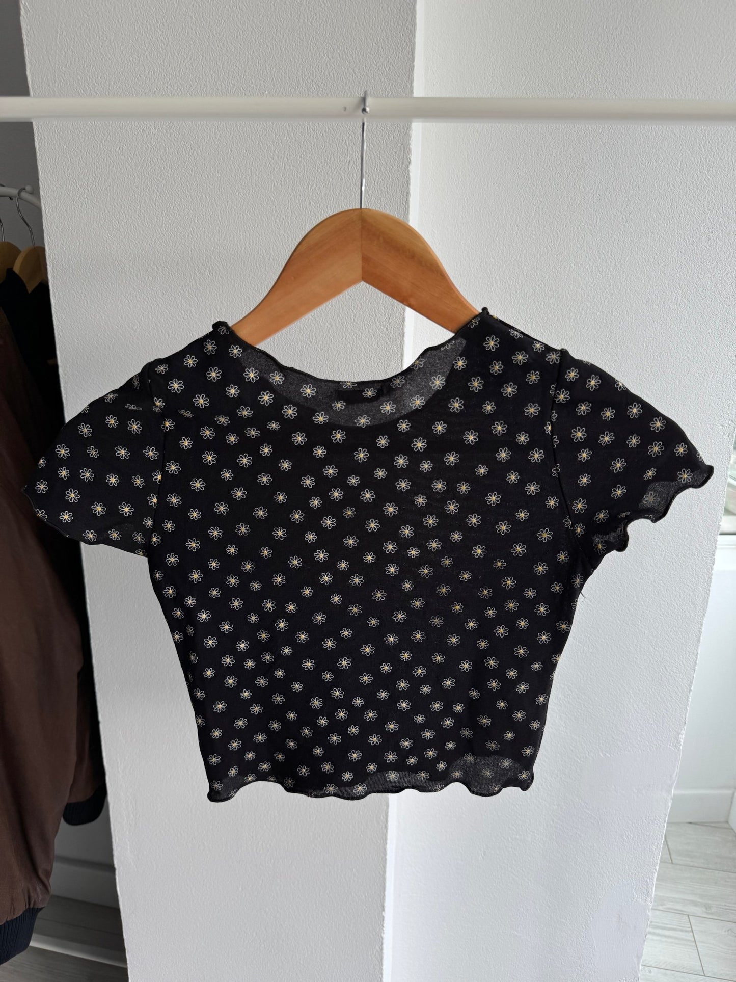 🌼 Top Y2K Onyx Floral Baby Tee – One Size – Made in Italy - anbracaminte