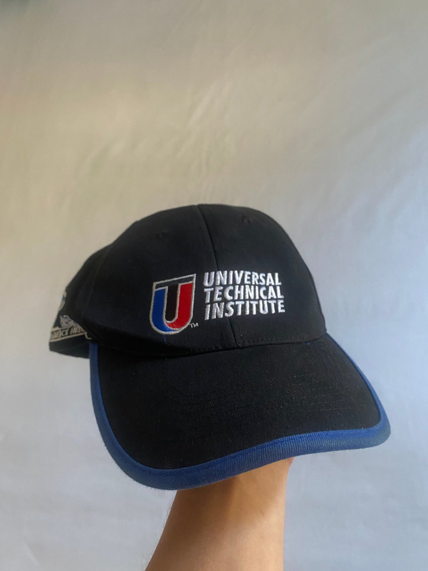 Vintage Universal Technical Institute Cap - anbracaminte