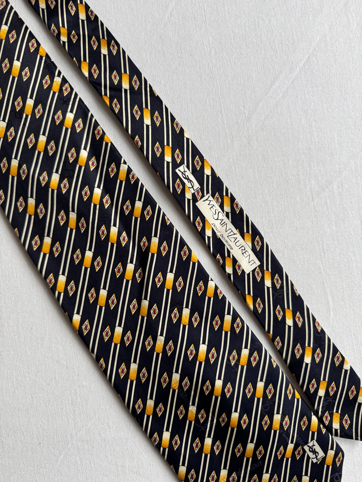 👔 Cravată Vintage Yves Saint Laurent Bleumarin din Mătase – Made in Italy