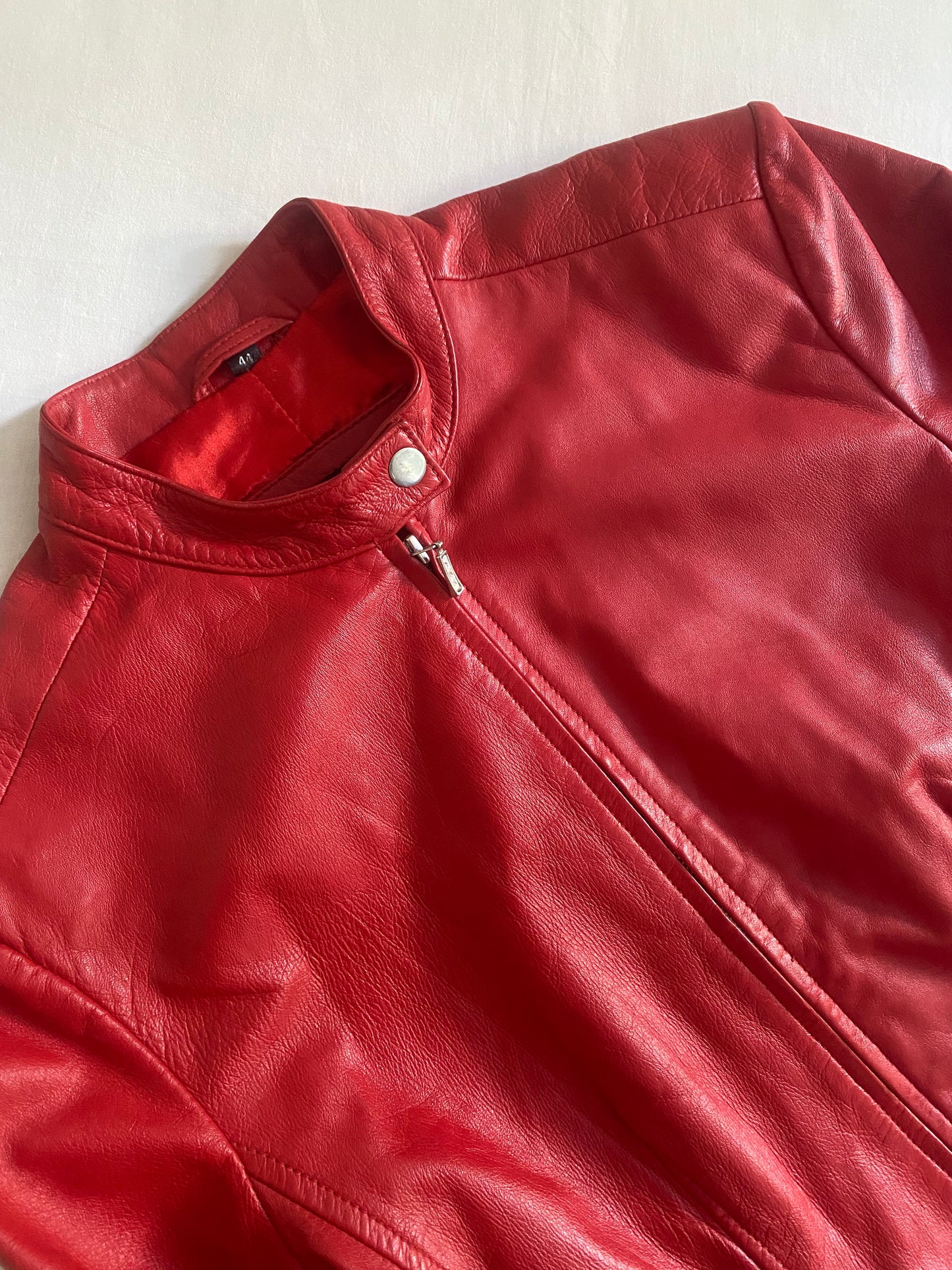 Jachetă Vintage Y2K din Piele Roșie – Mărime 44 (Femei)