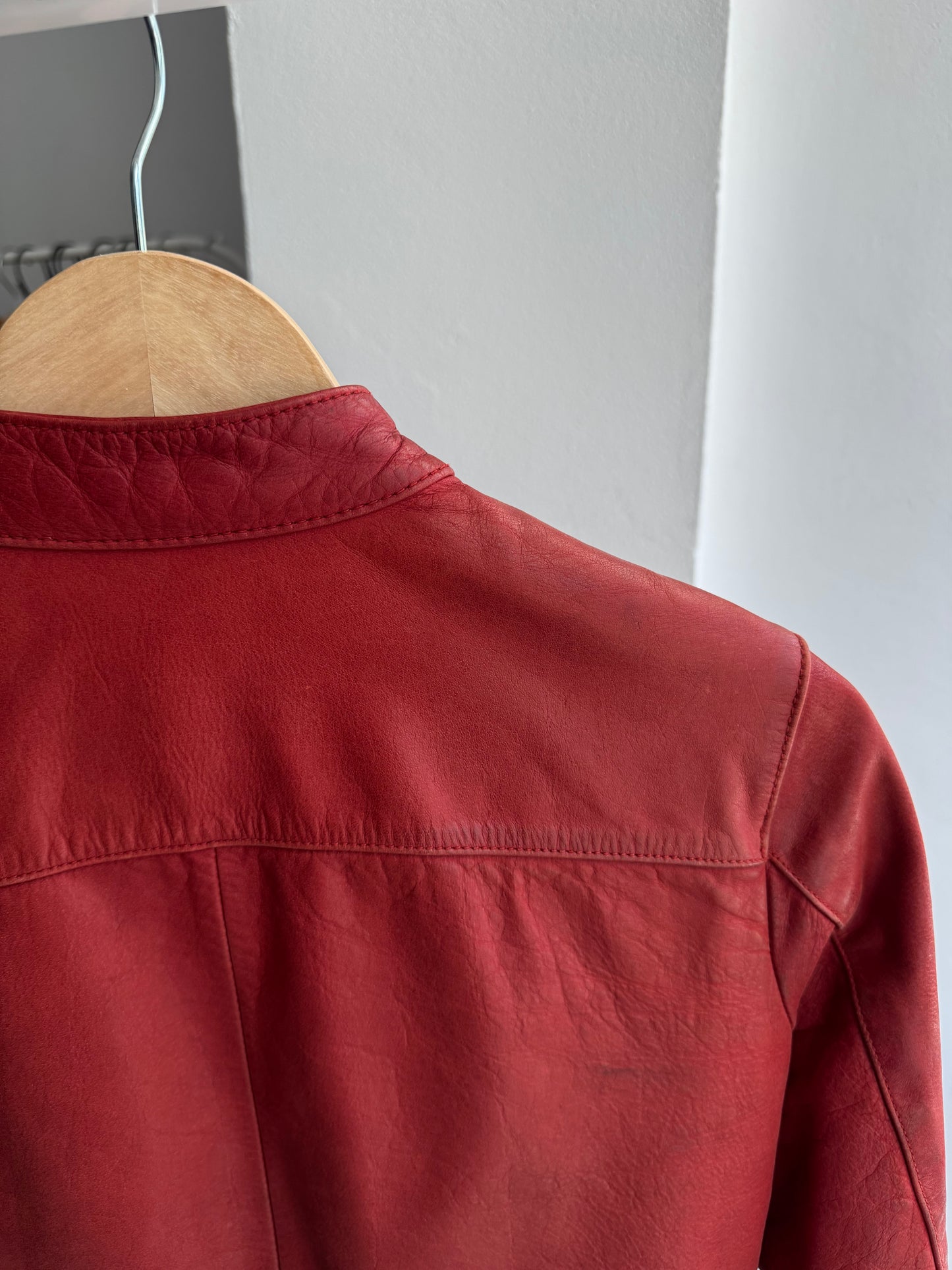 🍷 Jachetă Piele Buffalo Roșie Chevignon Y2K Vintage – Mărime S