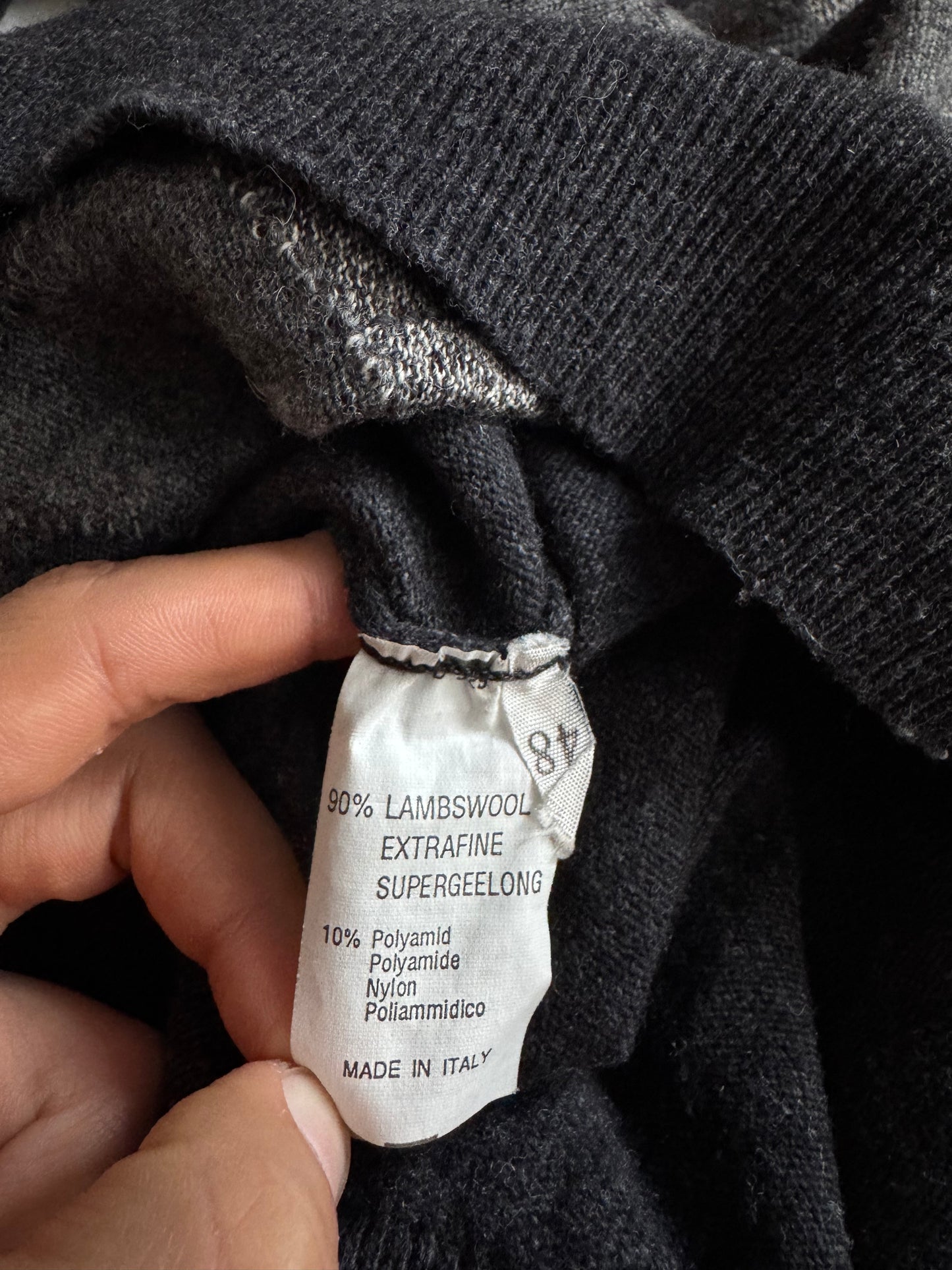 🧶 Pulover Vintage Gri Închis cu Model Argyle – Mărimea M