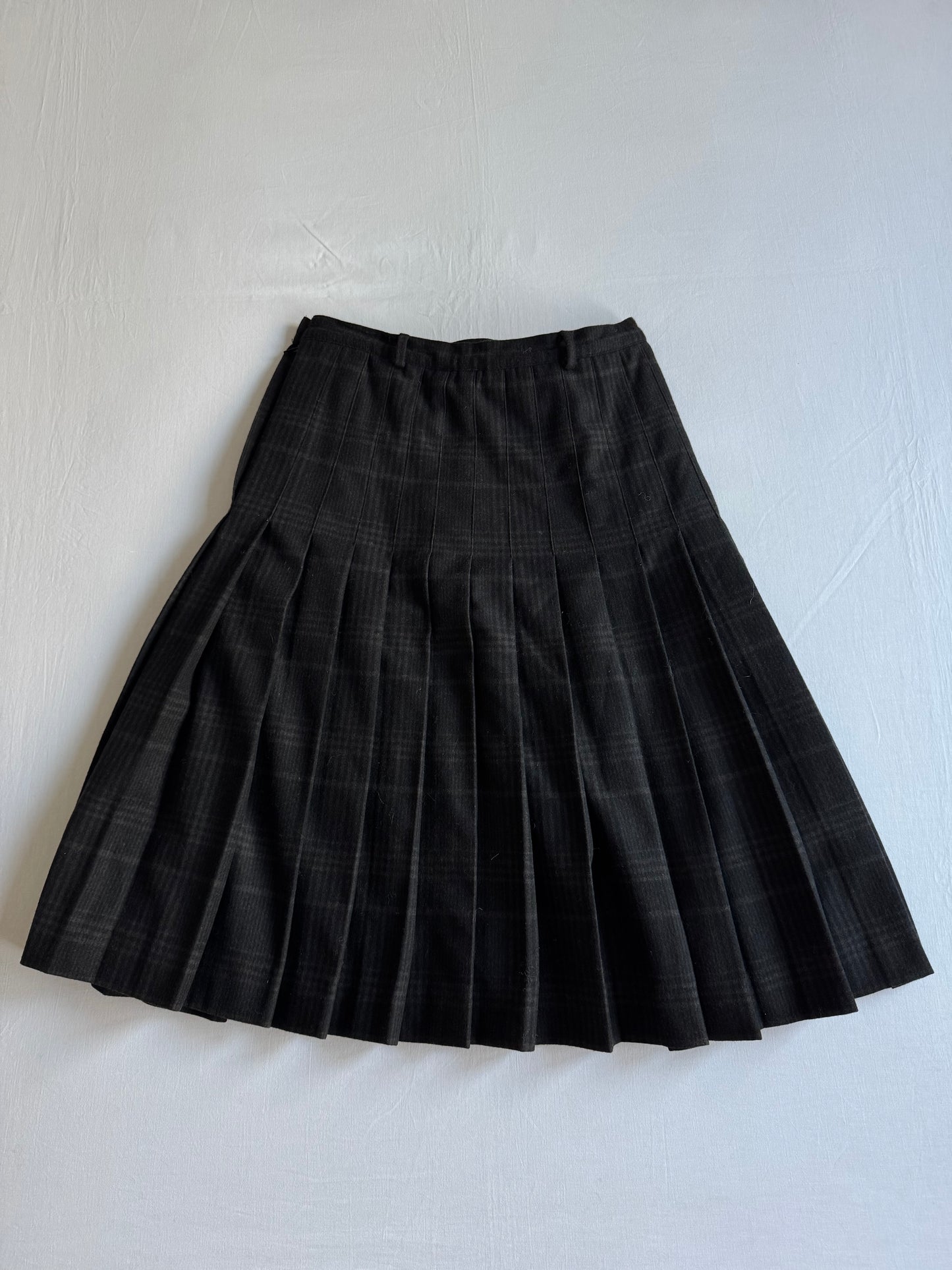 📞 Fustă Vintage Plisată din Lână Neagră cu Model Tartan – aprox. M