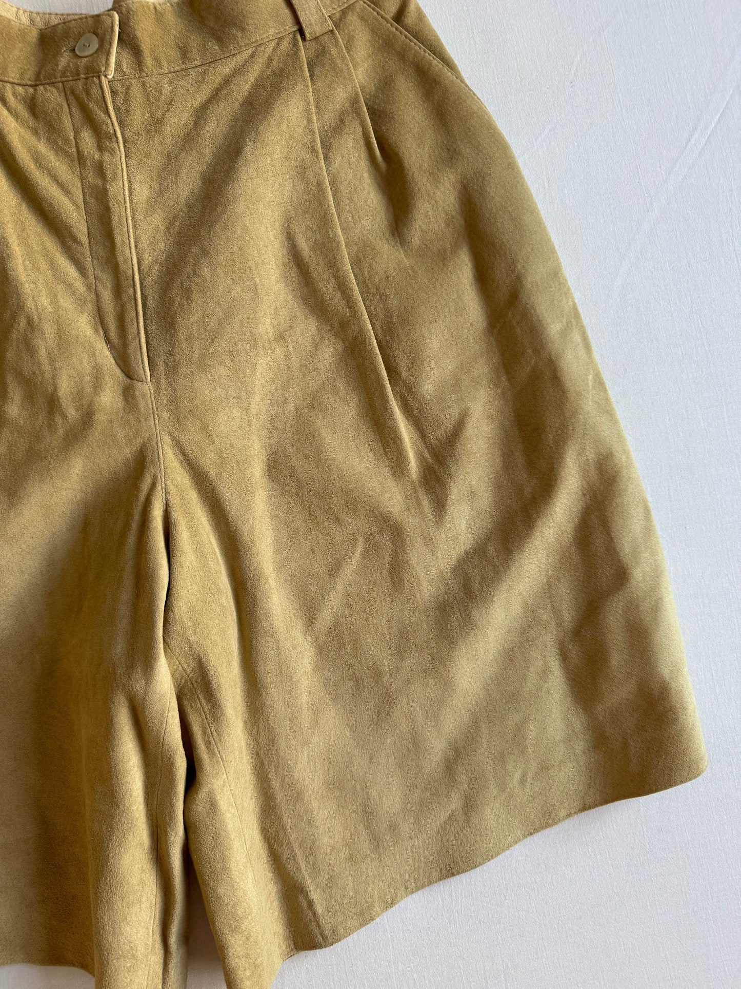 🍦 Pantaloni Scurți Vintage Damă din Piele Suede Crem – M / L (EU 40)