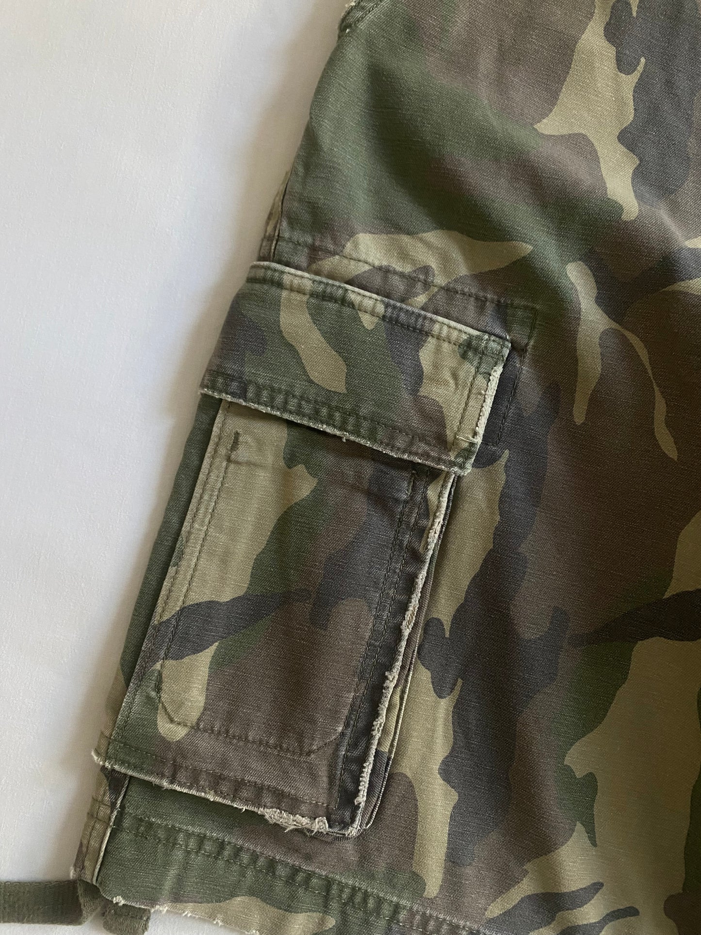 🟤 Pantaloni scurți cargo camuflaj Y2K - mărimea S