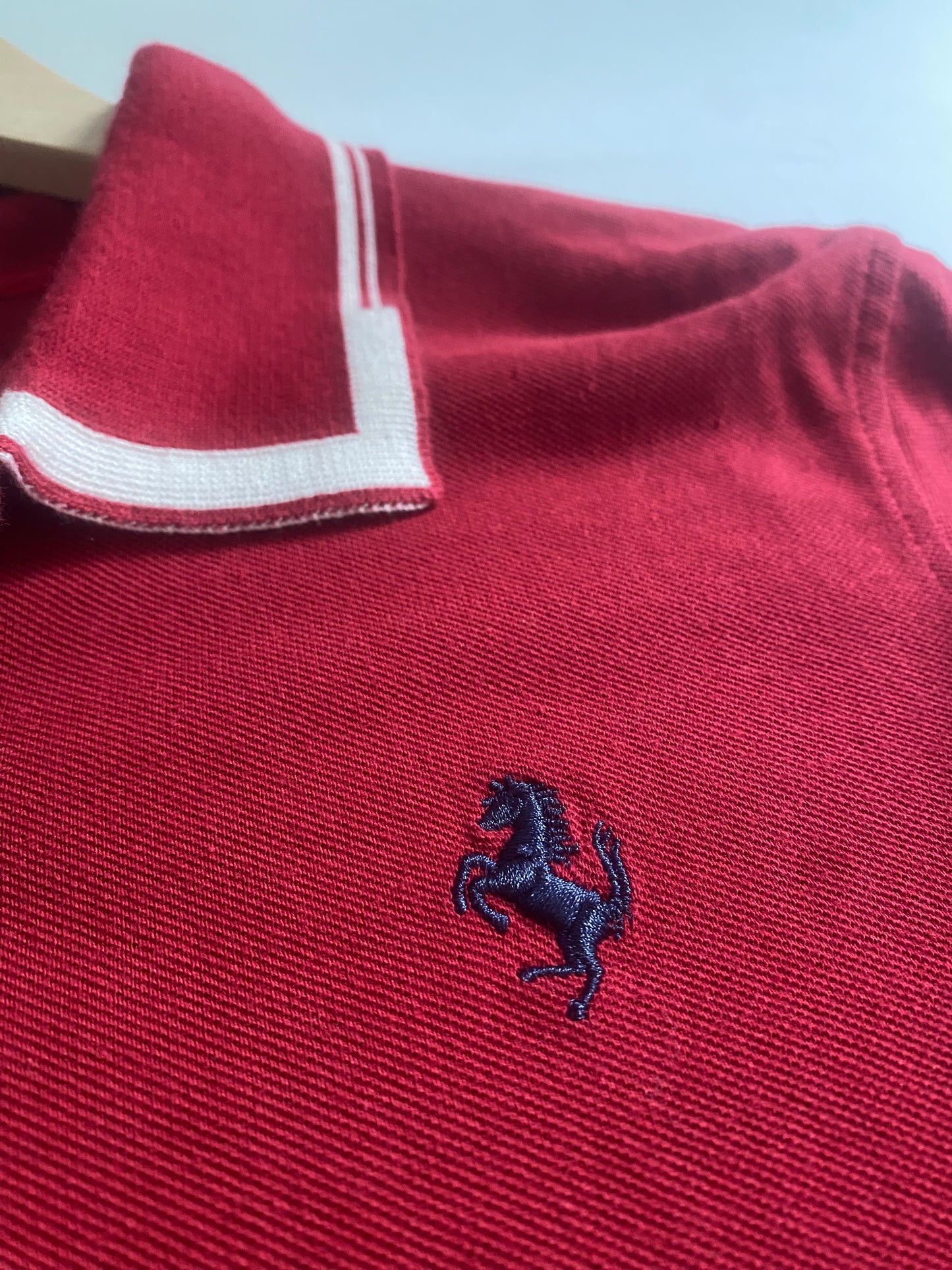 🏁 Polo Vintage Ferrari – Mâneci Lungi, Burgundy, Mărime L