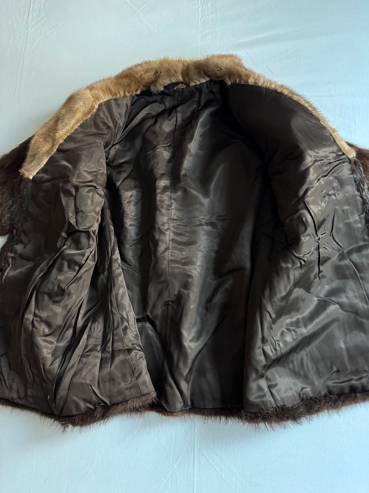 🧥 Haină Vintage din Blană Naturală – Mărime Aproximativ M/L Femei