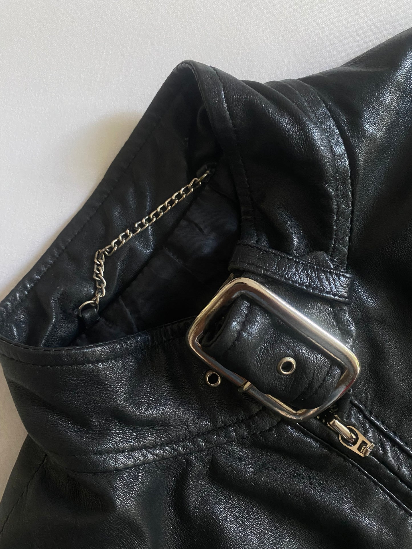 🧥 Geacă Vintage din Piele Neagră Cafe Racer – Mărimea M Femei – Made in India