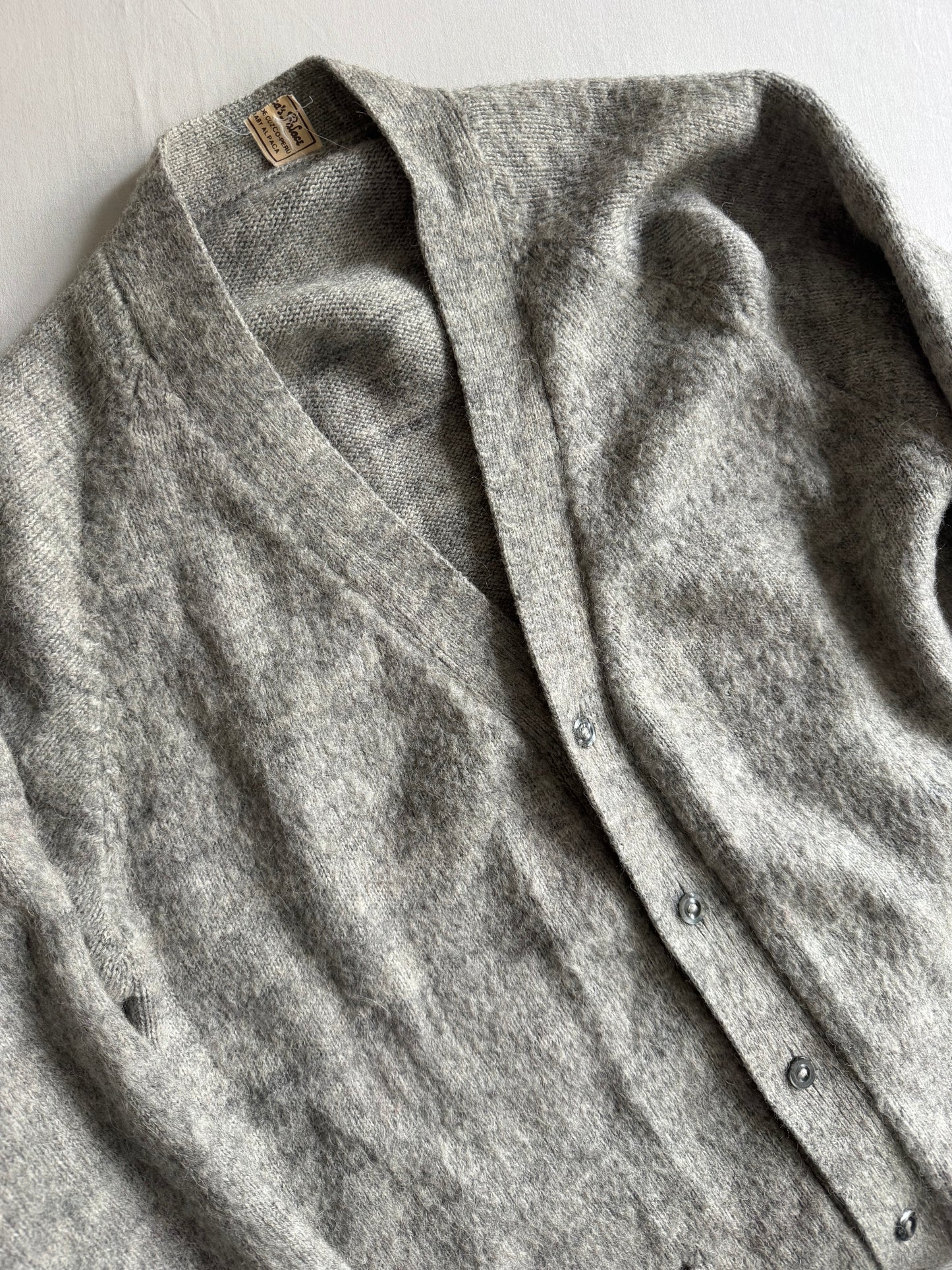 🦙 Cardigan Gri Fuzzy 100% Baby Alpaca – Handmade în Peru – Mărimea M