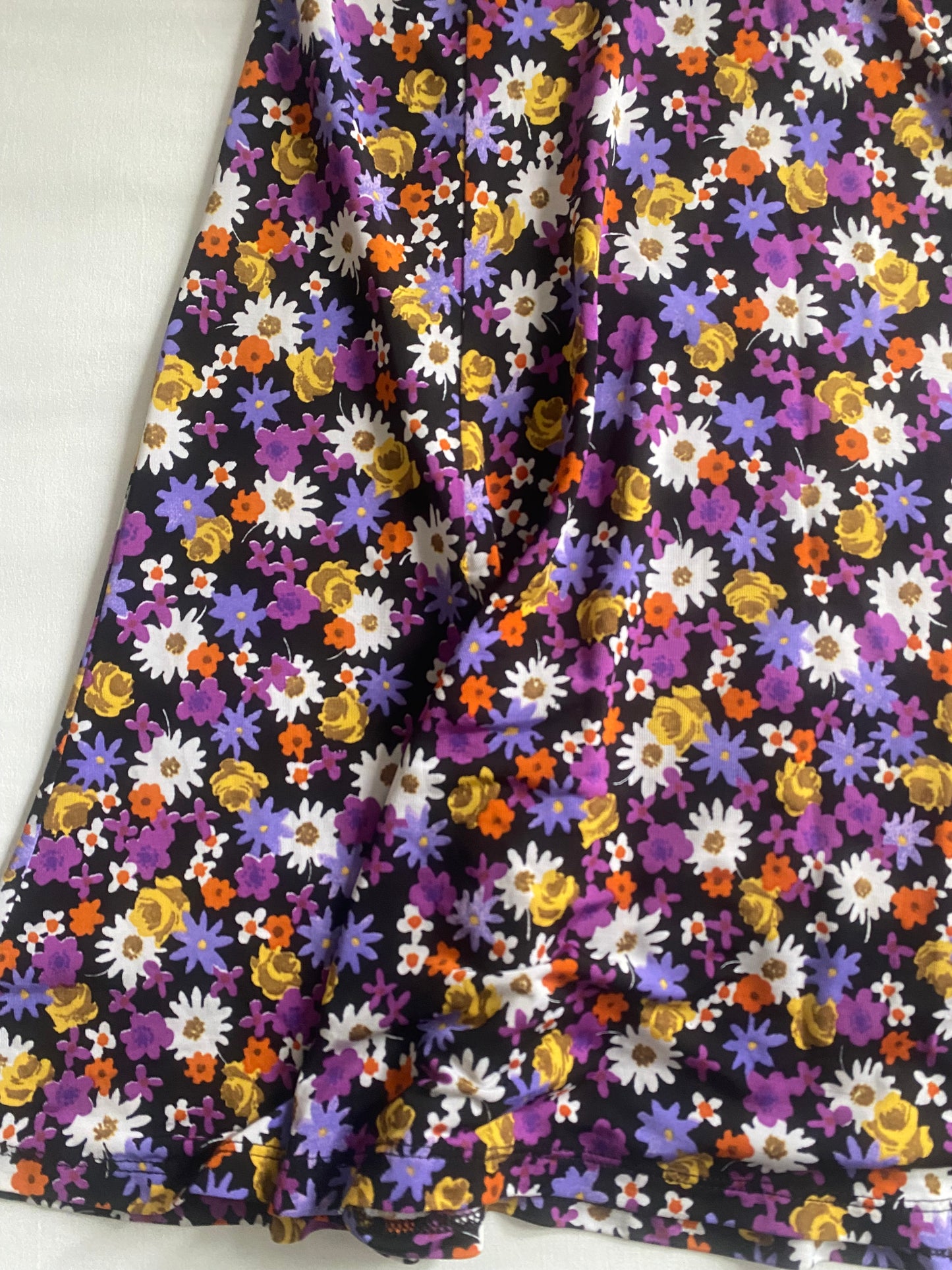 Fustă Neagră Imprimată Floral – Mărime S 🌿🖤