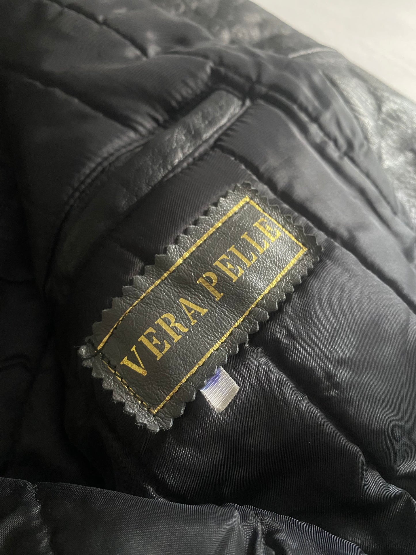 Geacă Vintage Neagră din Piele – Mâneci Detașabile, Made in Italy