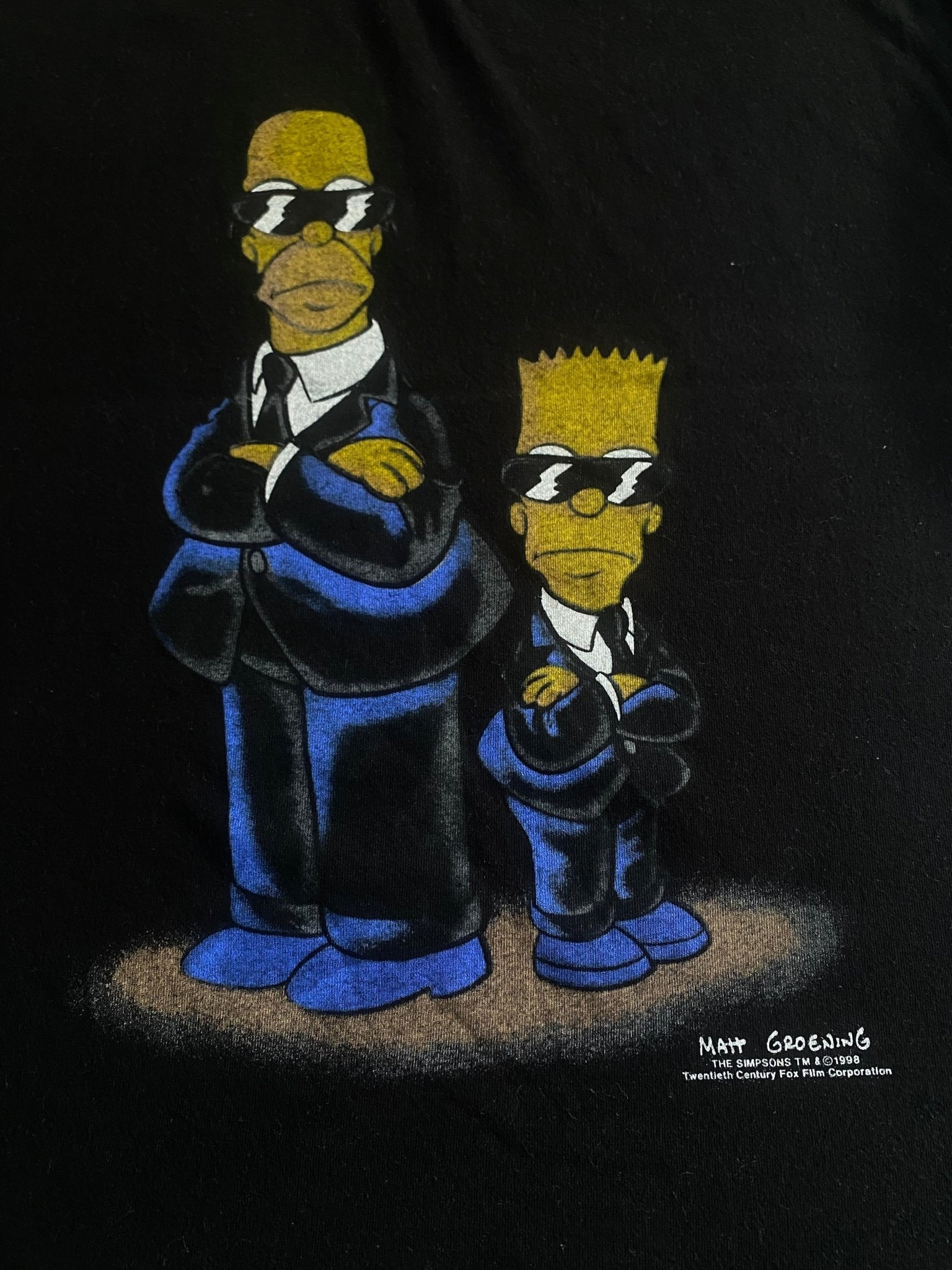 1998 Vintage Simpson Men in Black Graphic Tee - anbracaminte