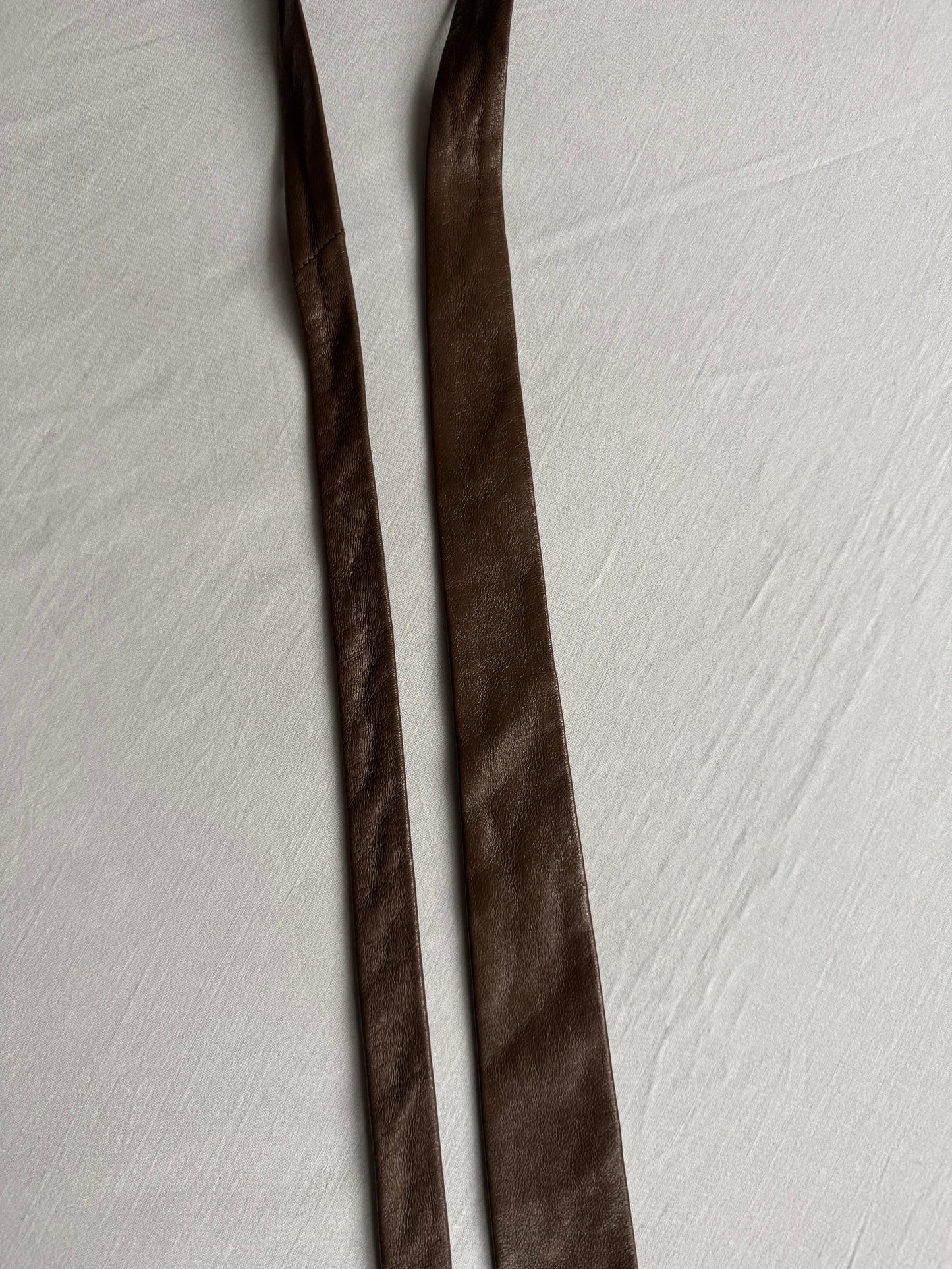 👔 Cravată Vintage Skinny din Piele Maro Închis – Made in Italy