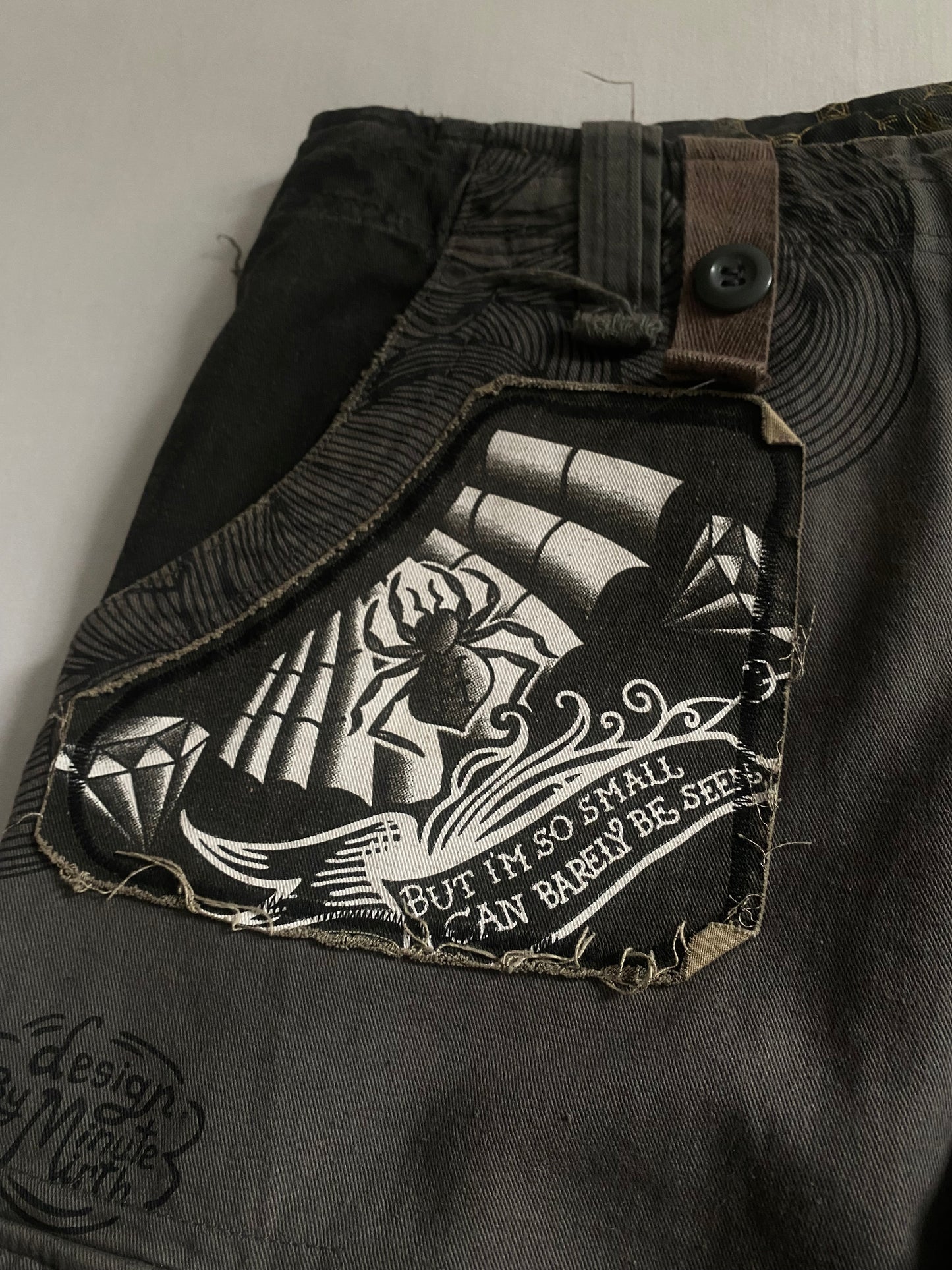 Pantaloni scurți cargo Y2K cu imprimeu original, mărimea US 34 🎨