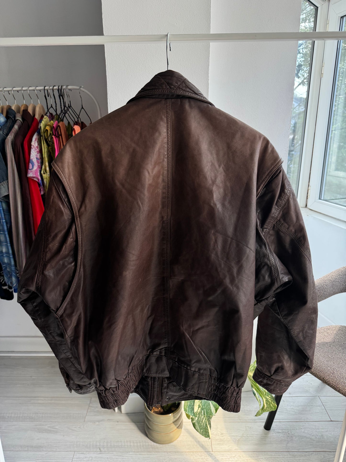 ✈️ Jachetă Piele Bomber Vintage Maro Închis | Cropped şi Boxy | Patină Naturală – L Oversized / XL Bărbați