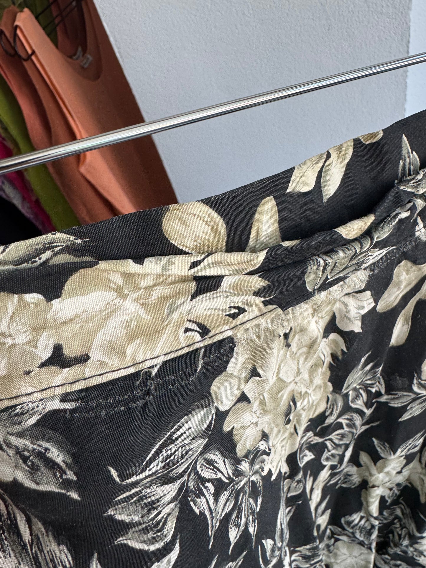 ☀️ Fustă Vintage Floral cu Print – IT 42 Damă (S/M)