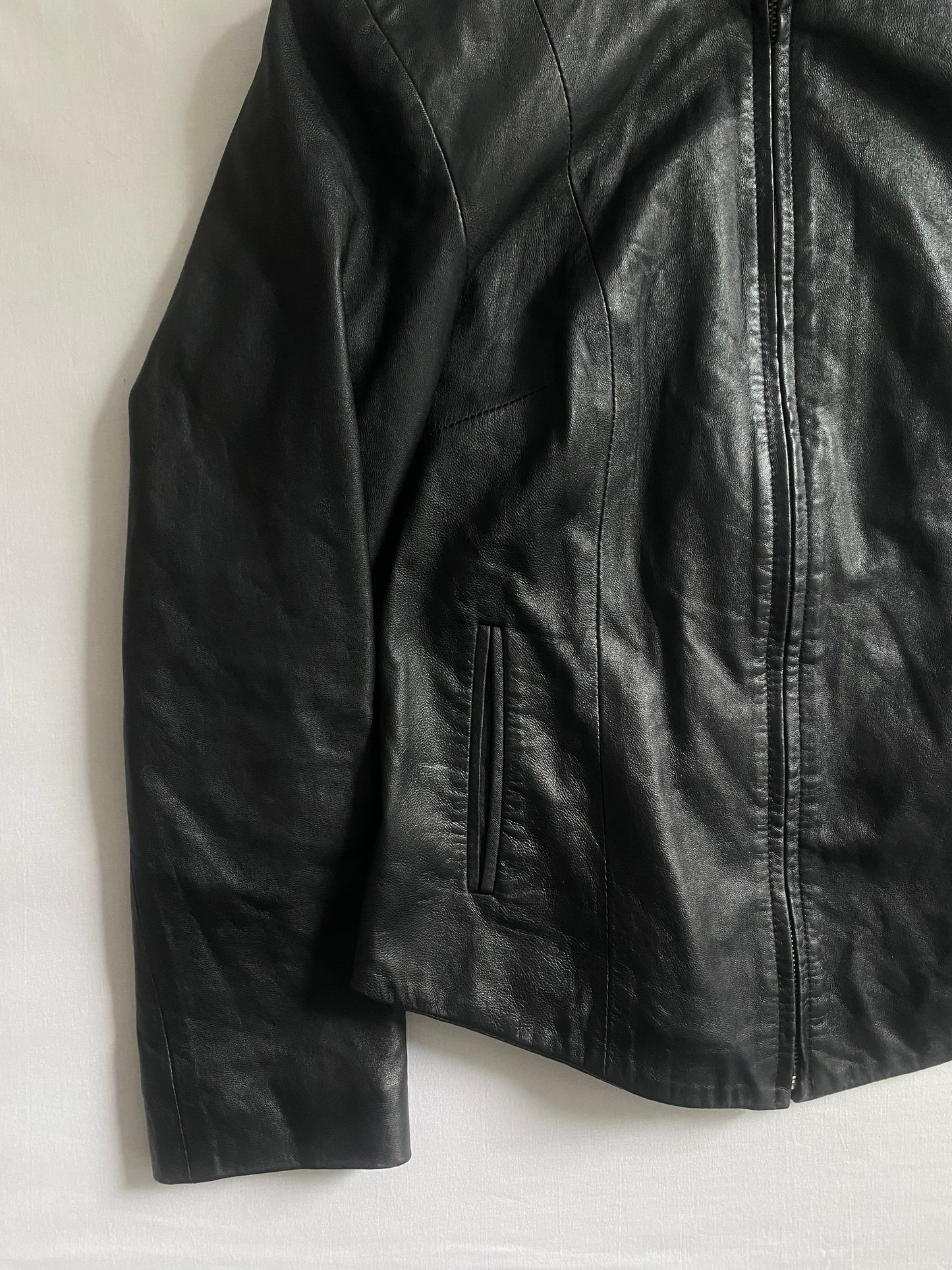 🖤 Vintage Black Leather Jacket – Women’s L
