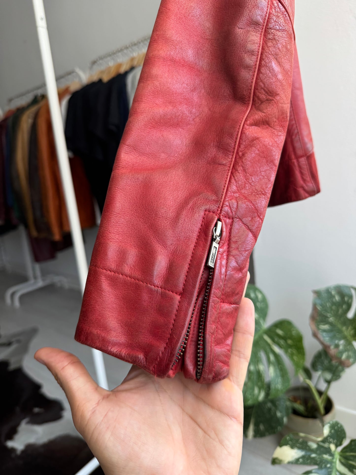 🍷 Jachetă Piele Buffalo Roșie Chevignon Y2K Vintage – Mărime S