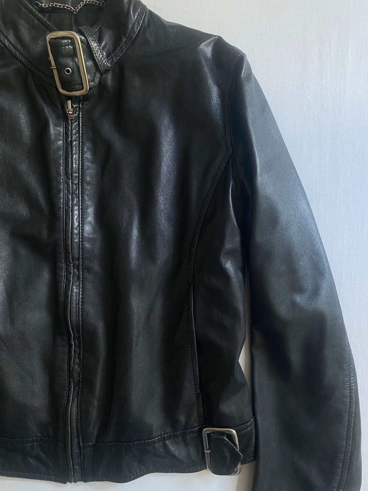 🧥 Geacă Vintage din Piele Neagră Cafe Racer – Mărimea M Femei – Made in India