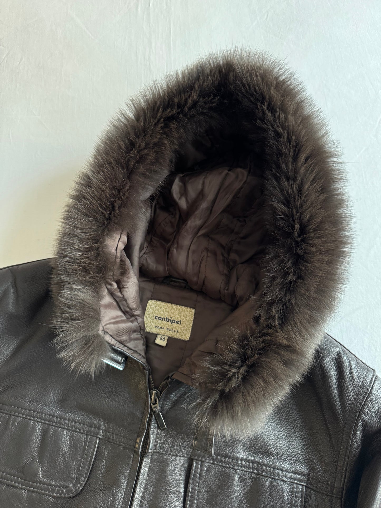 🦊 Jachetă Y2K din Piele Maro Închis cu Glugă Bordată cu Blană de Vulpe – IT 44 (M/L Damă)