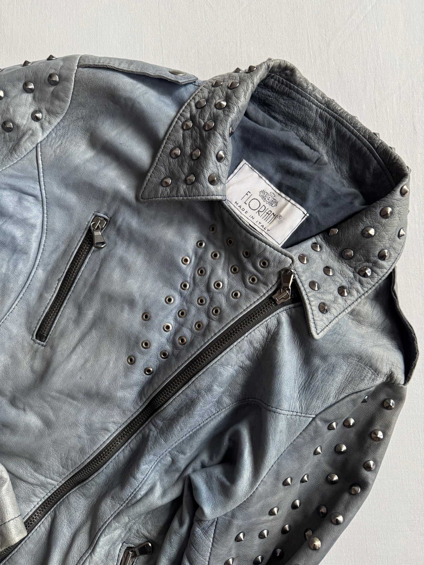 💙 Geacă Biker Y2K Damă din Piele Baby Blue Faded cu Ținte – L