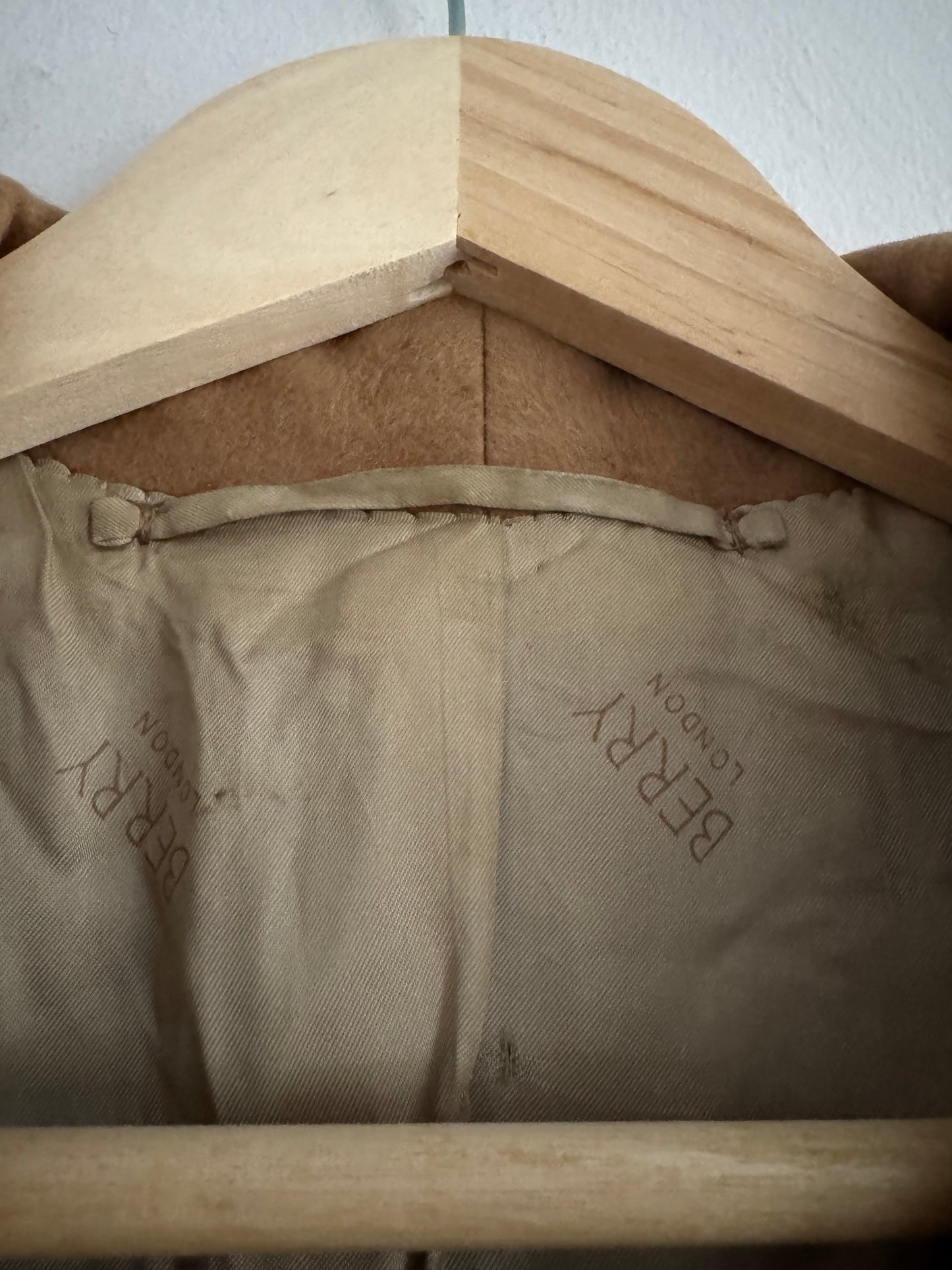 🧥 Palton Vintage Damă Camel din Lână cu Detalii din Blană Naturală – Aprox. L Femei