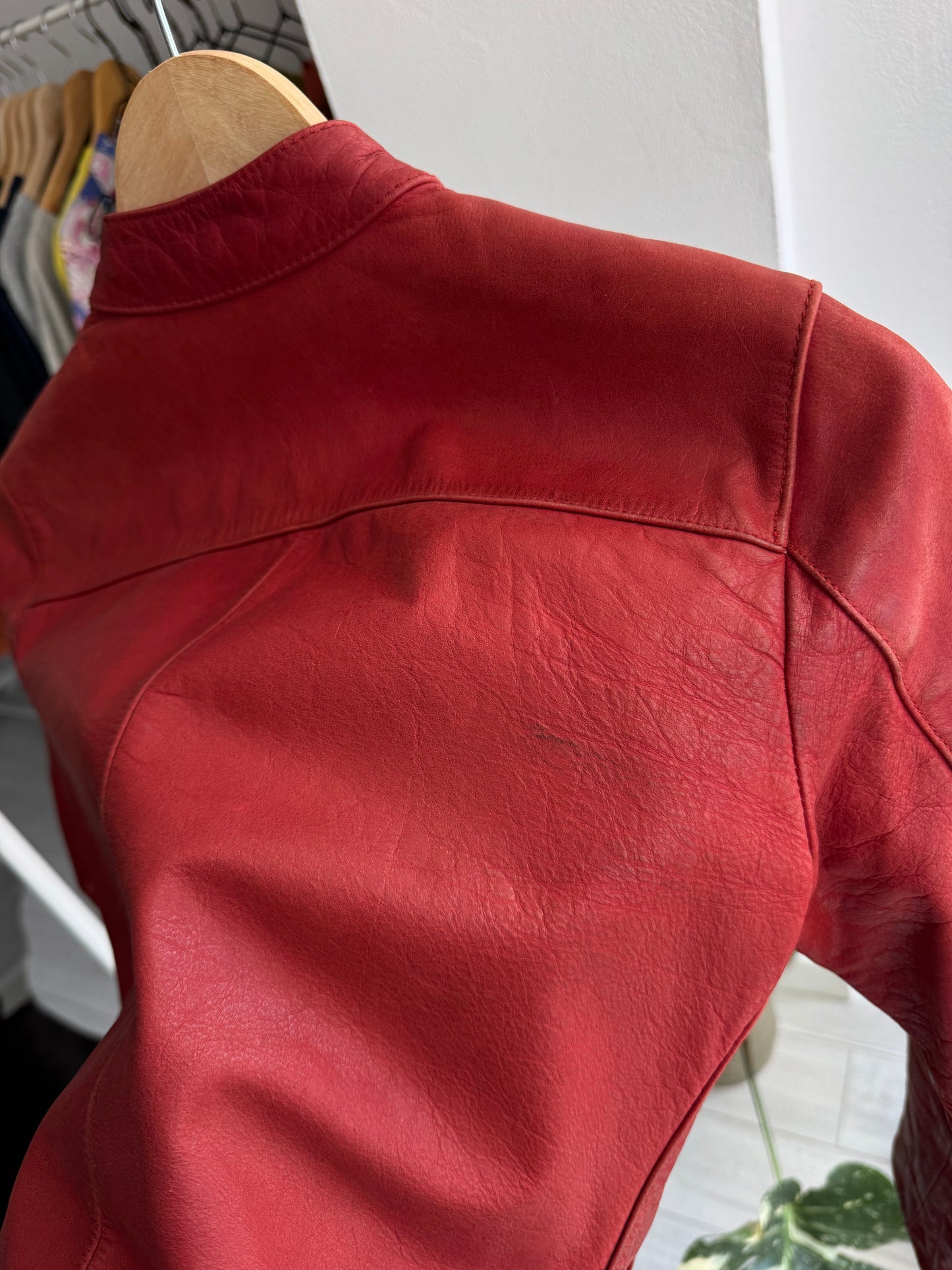 🍷 Jachetă Piele Buffalo Roșie Chevignon Y2K Vintage – Mărime S