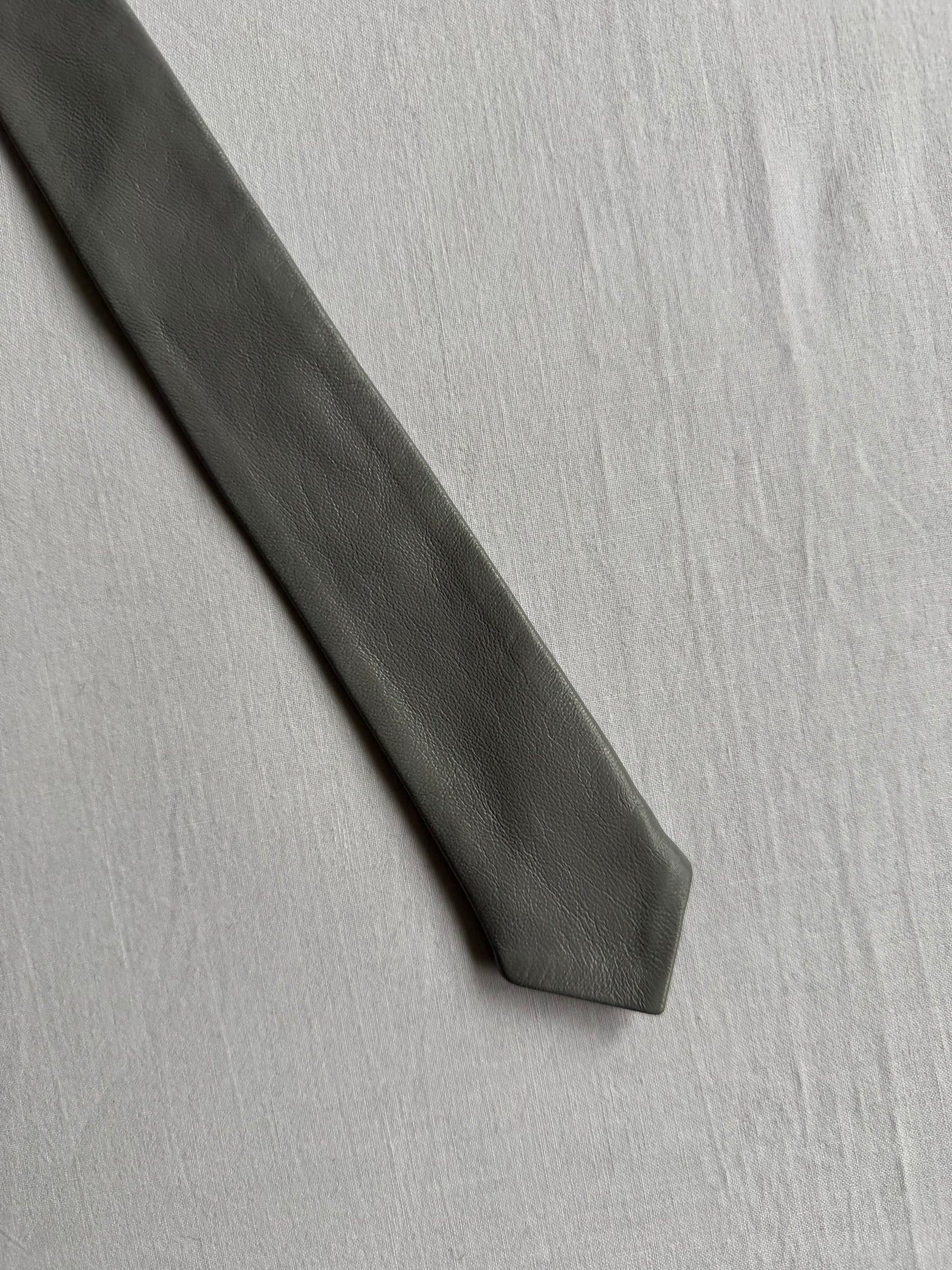 👔 Cravată Vintage Skinny din Piele Gri – Made in Western Germany