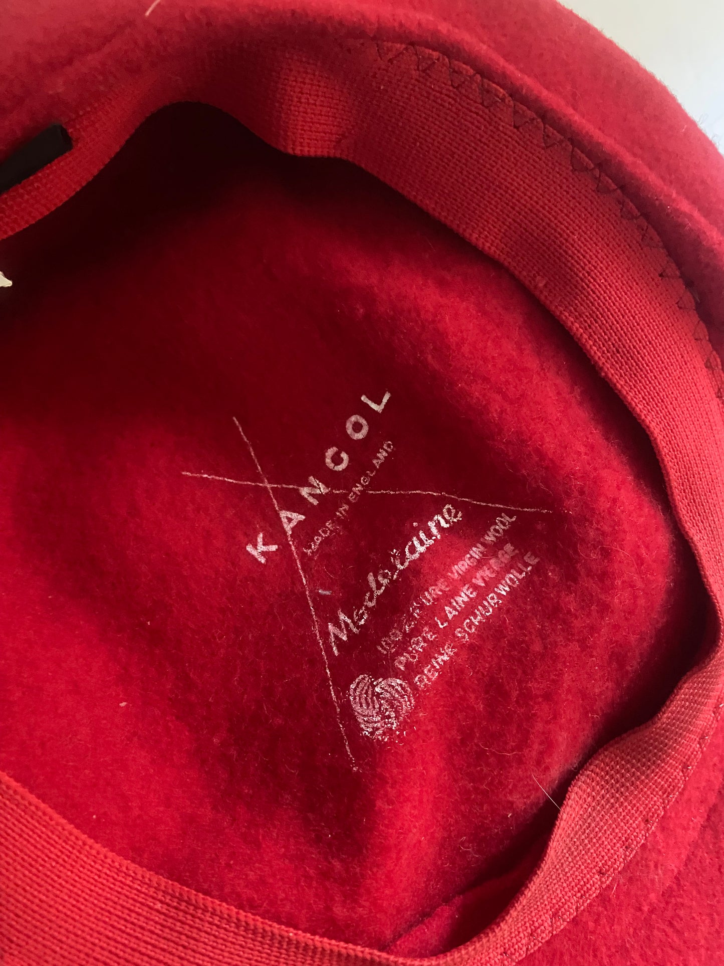 Kangol Modelaine Red Flat Cap – 100% Lână, Vintage, Mărime M