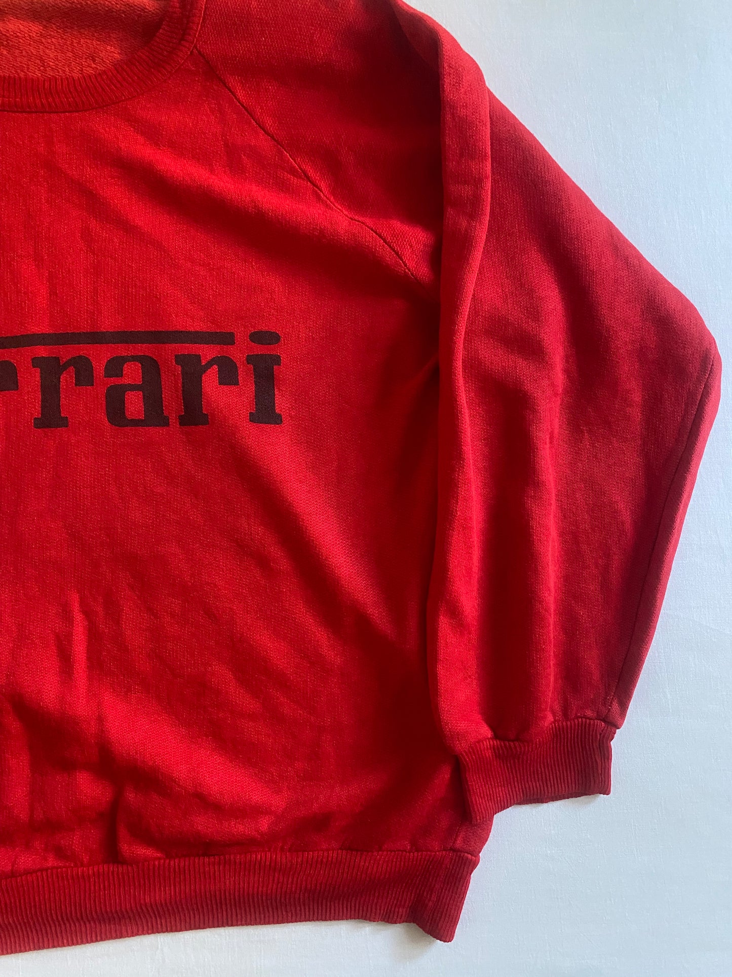 Crewneck Vintage Ferrari – Anii ’80, Made in Italy, Mărime S Fit Boxy