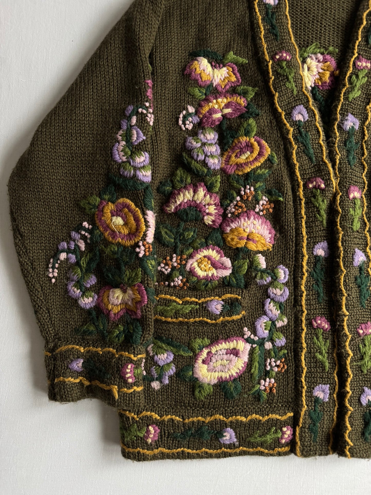 🧶 Cardigan Vintage Damă Verde Închis din Lână cu Broderie Florală – S