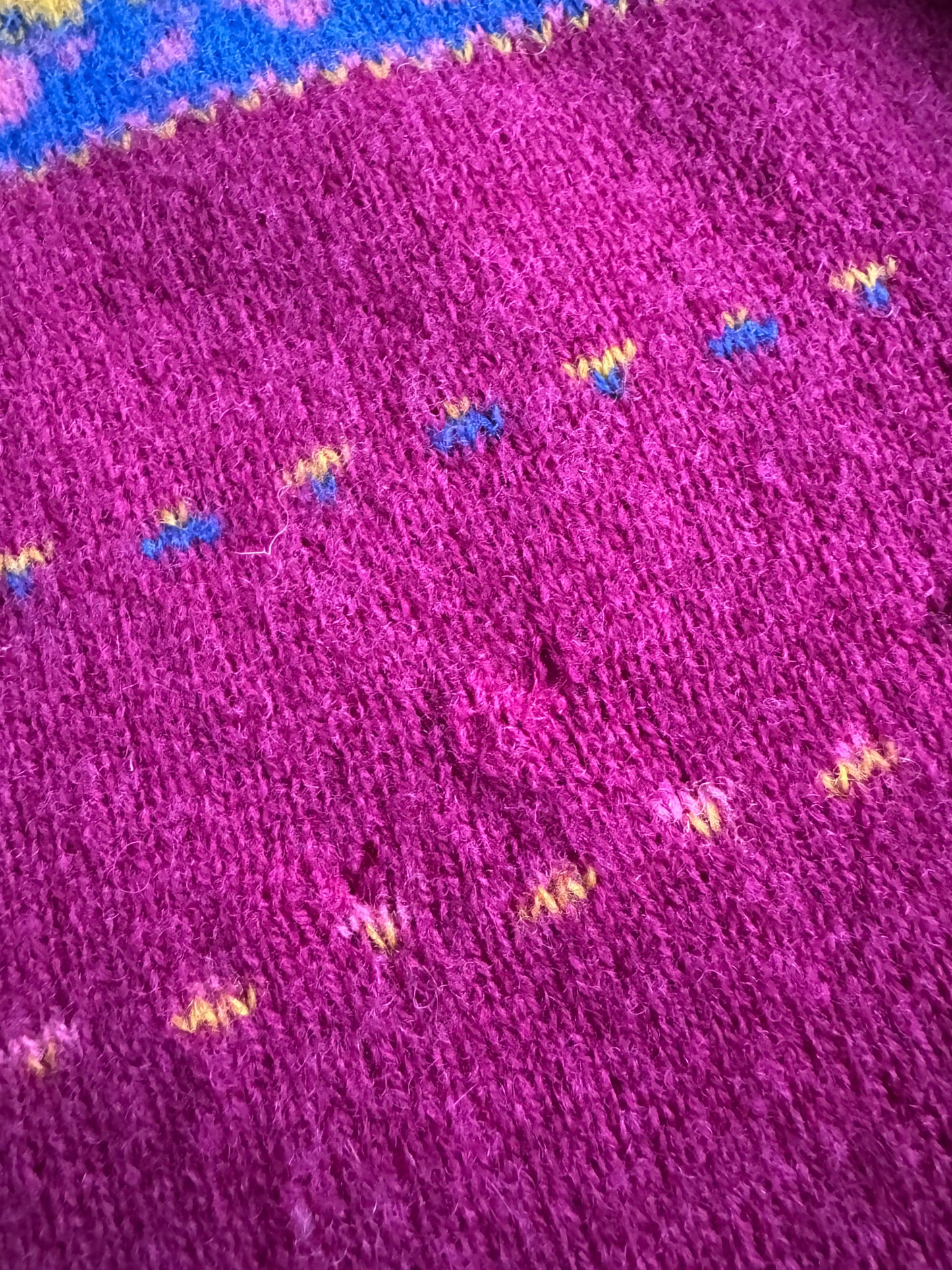 🧶 Pulover Vintage Damă Benetton Fuchsia din Lână Shetland cu Model Etnic – L