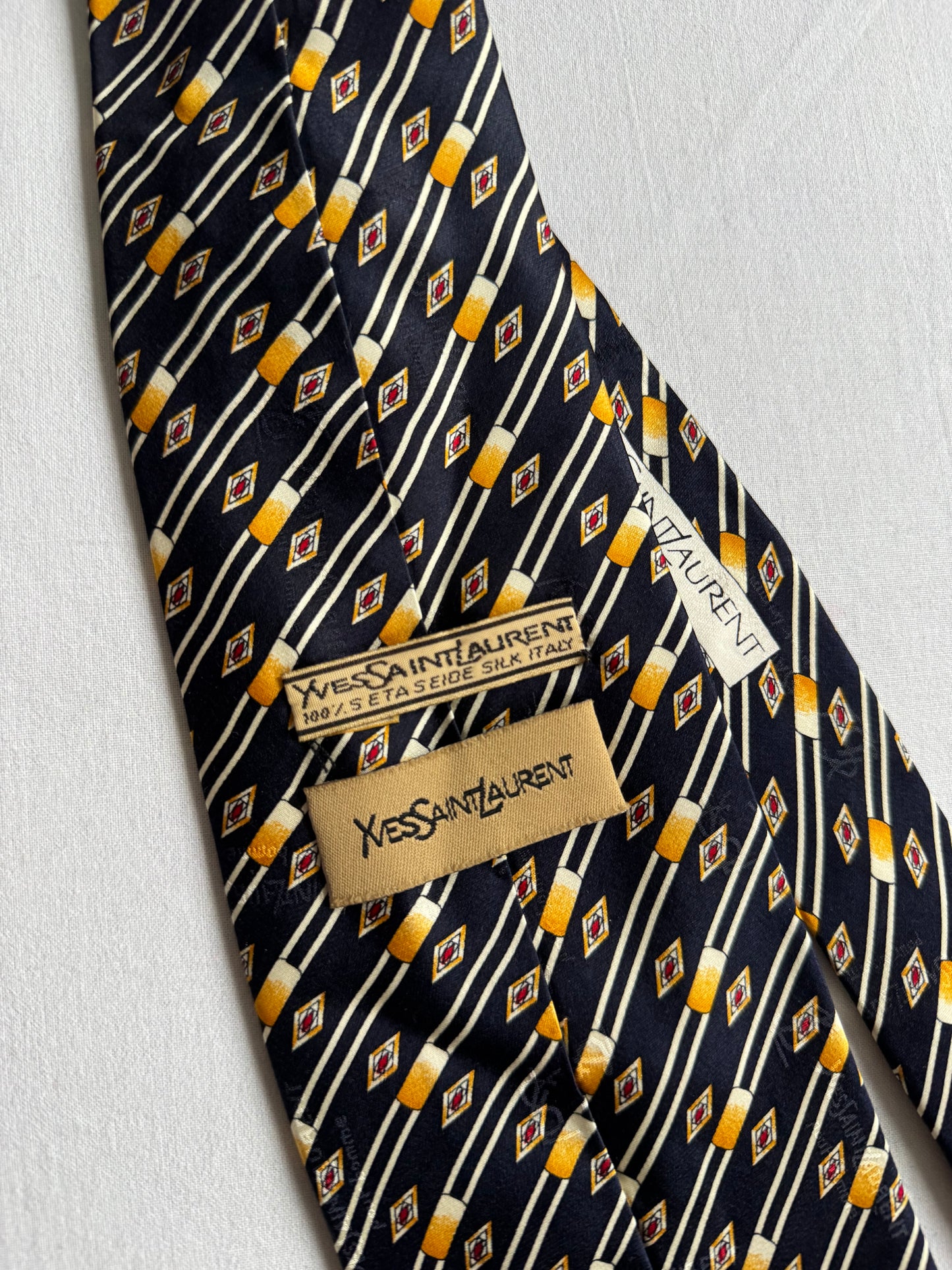 👔 Cravată Vintage Yves Saint Laurent Bleumarin din Mătase – Made in Italy