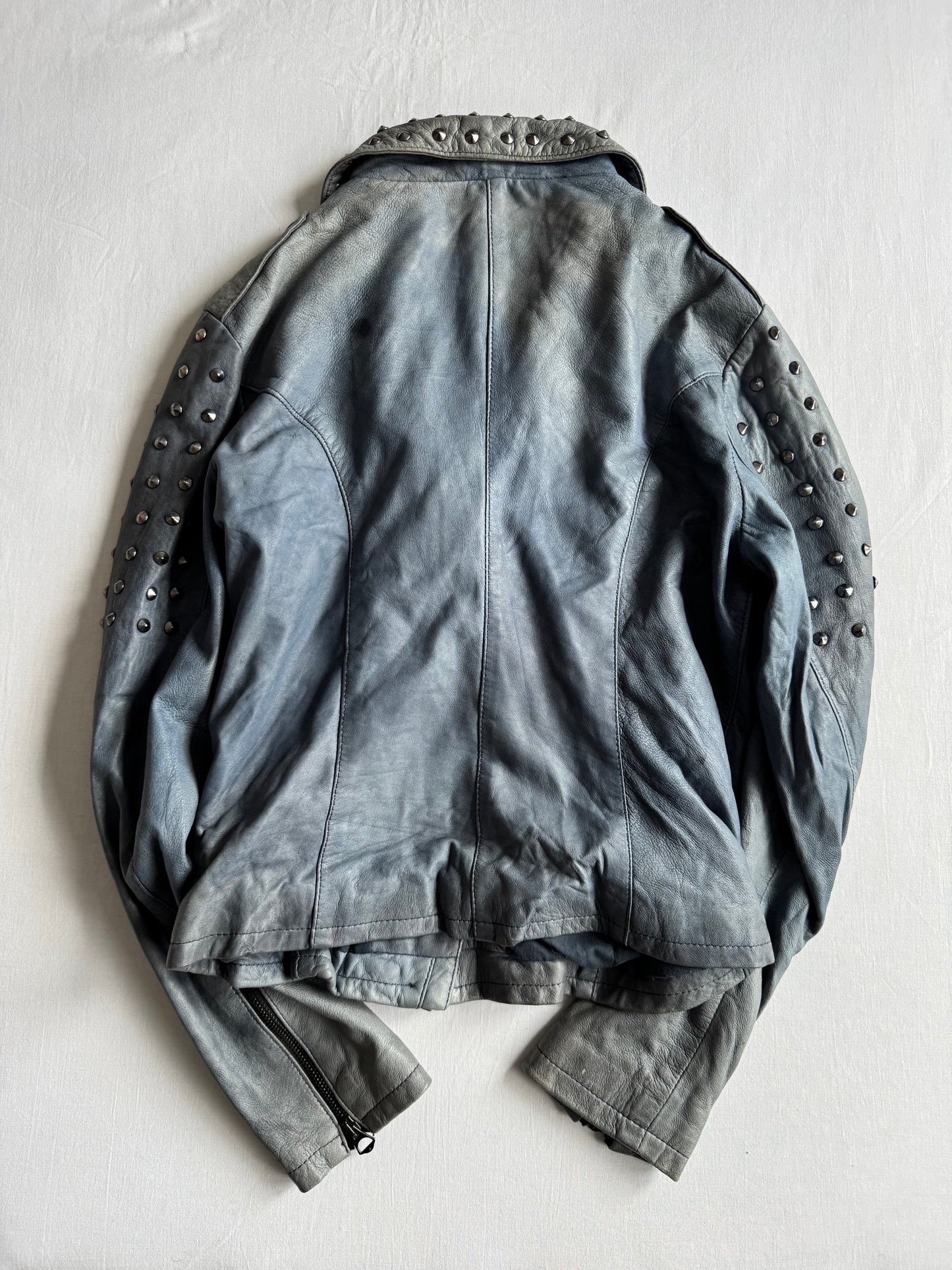 💙 Geacă Biker Y2K Damă din Piele Baby Blue Faded cu Ținte – L