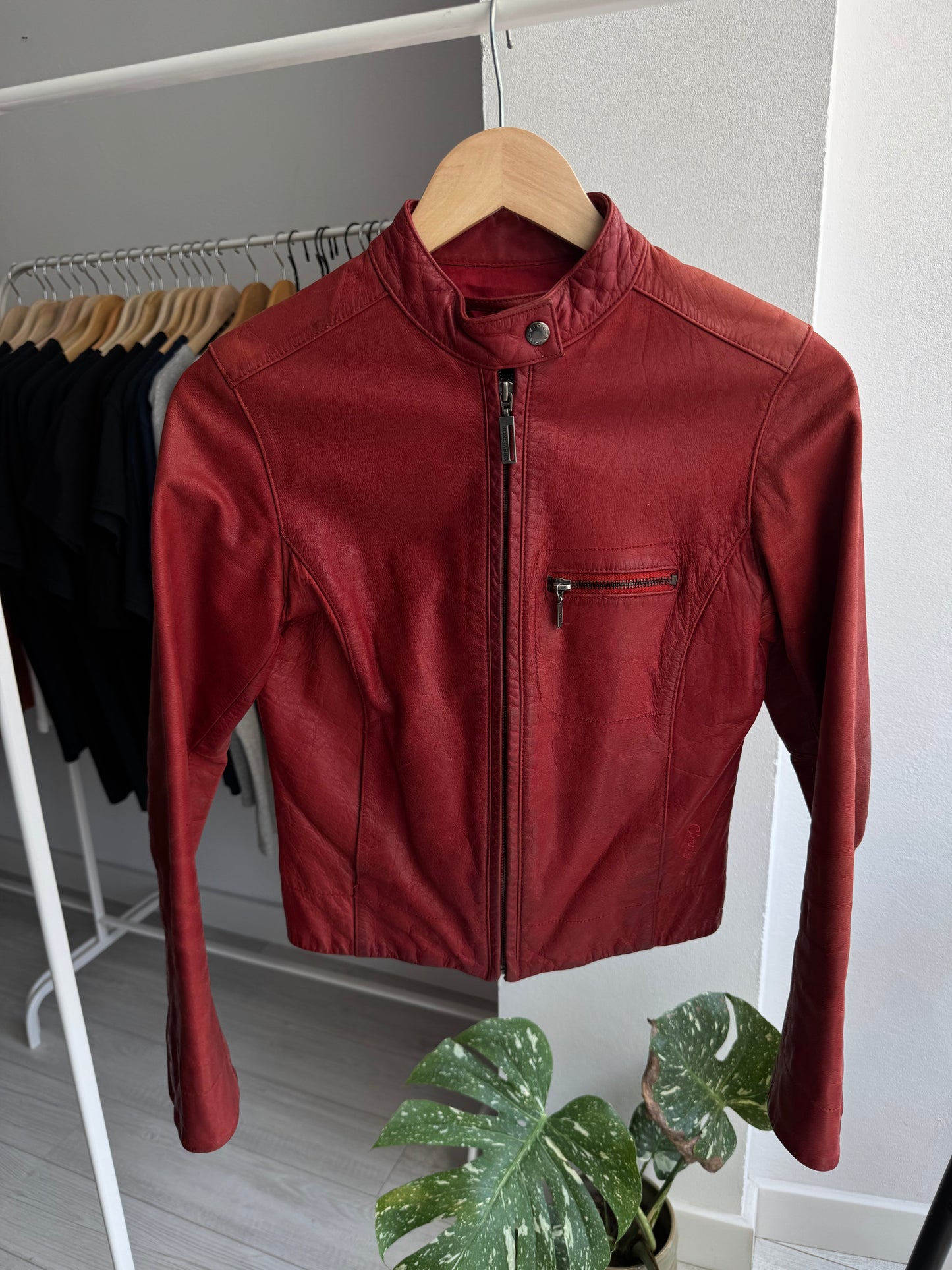 🍷 Jachetă Piele Buffalo Roșie Chevignon Y2K Vintage – Mărime S