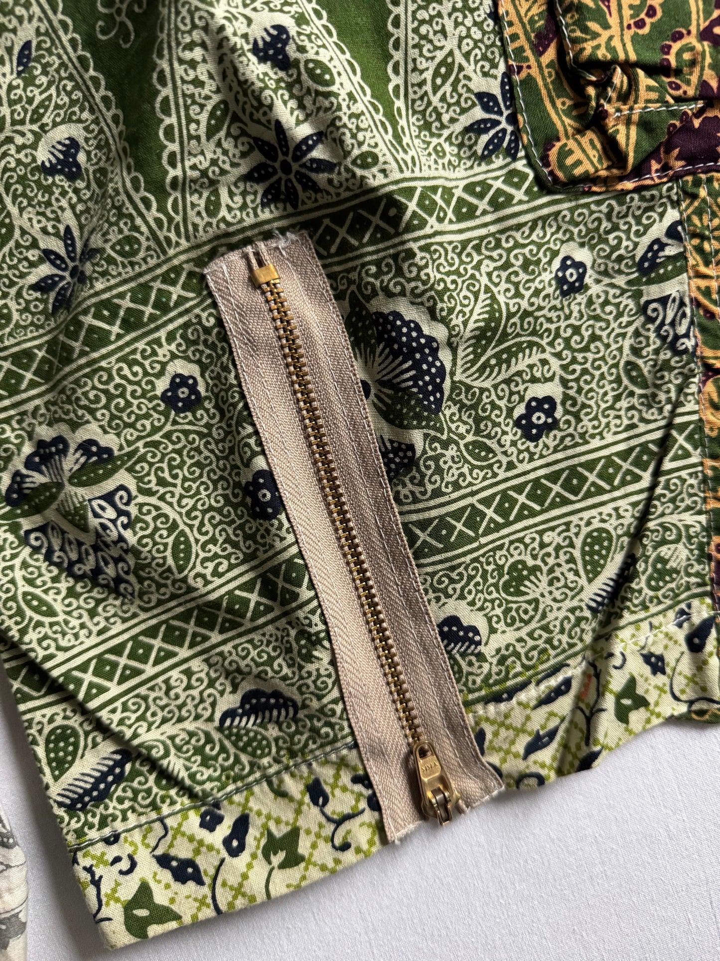 🧘 Pantaloni Cargo Patchwork Grafici P.A.R.O.S.H. – Anii ’90