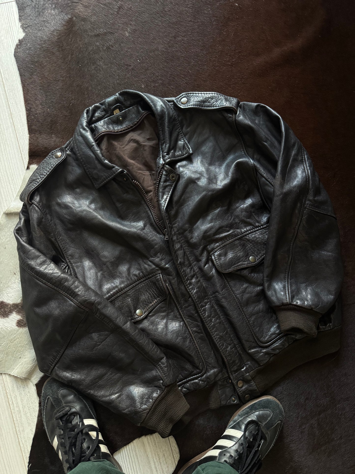 Jachetă Piele Bomber A2 Vintage Maro Închis | 100% Cowhide | Patină Naturală – L Bărbați