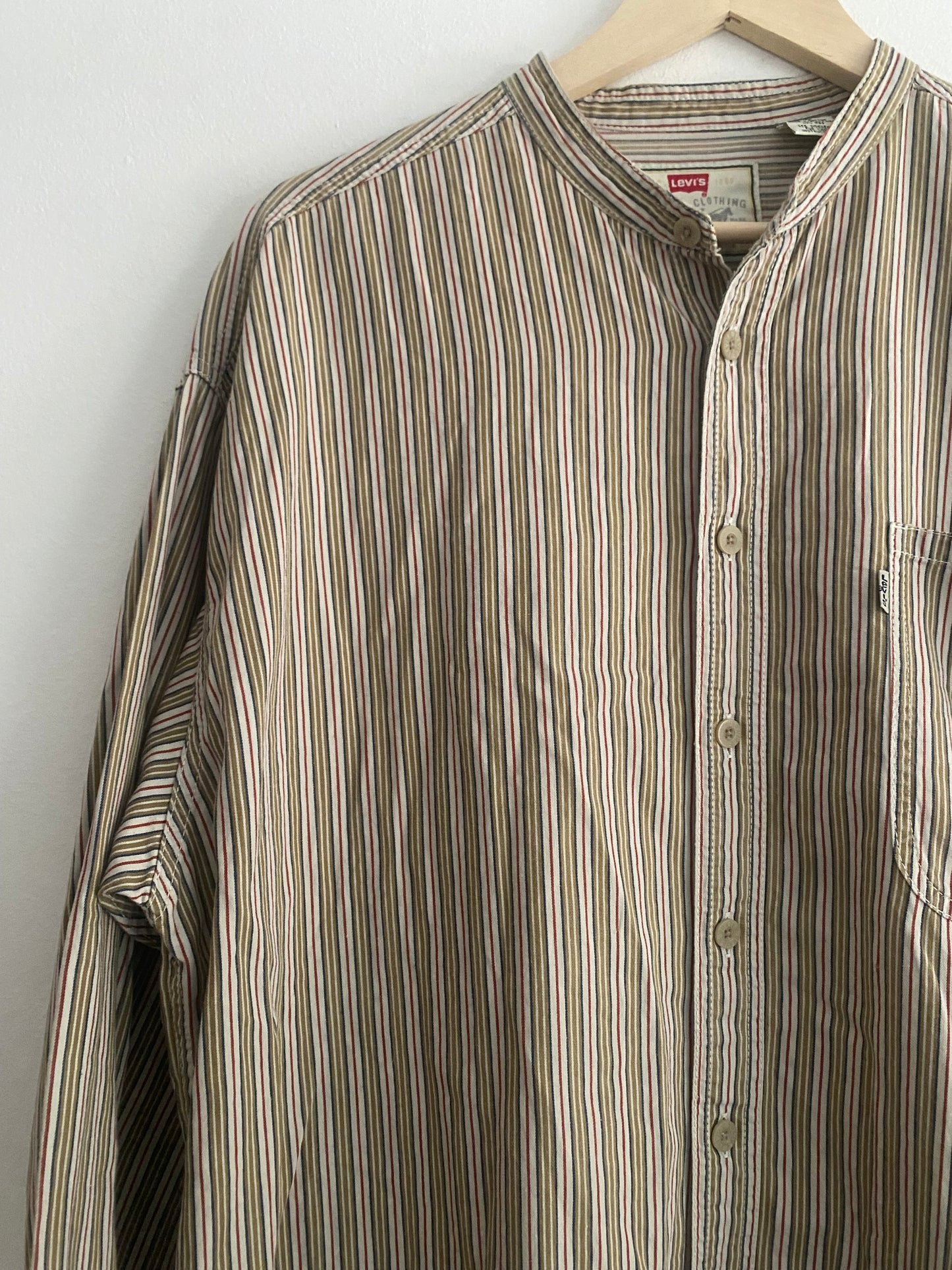 Cămașă Vintage Levi’s – Guler Mandarin, Dungi Fine, Mărime L Oversized