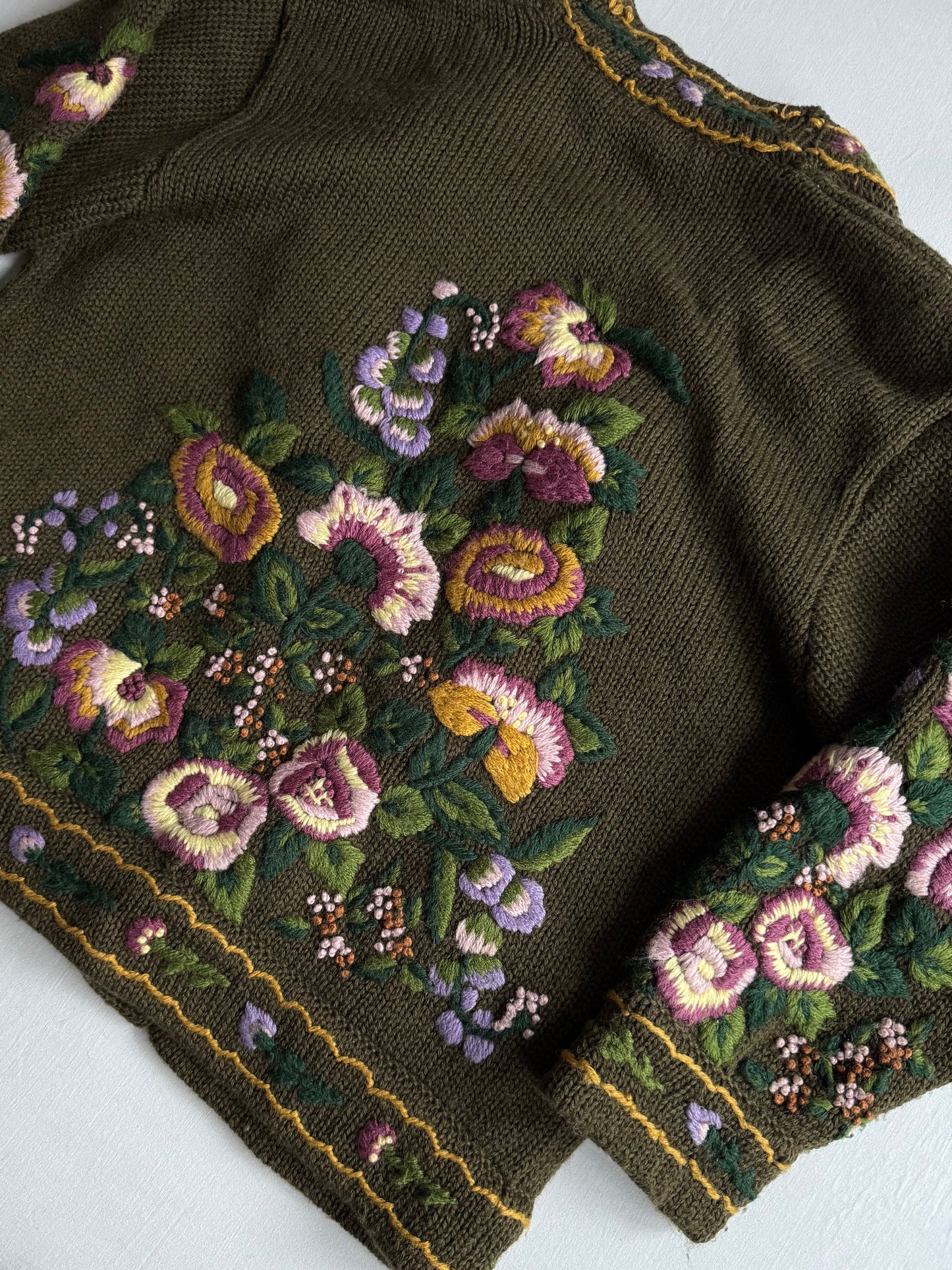 🧶 Cardigan Vintage Damă Verde Închis din Lână cu Broderie Florală – S