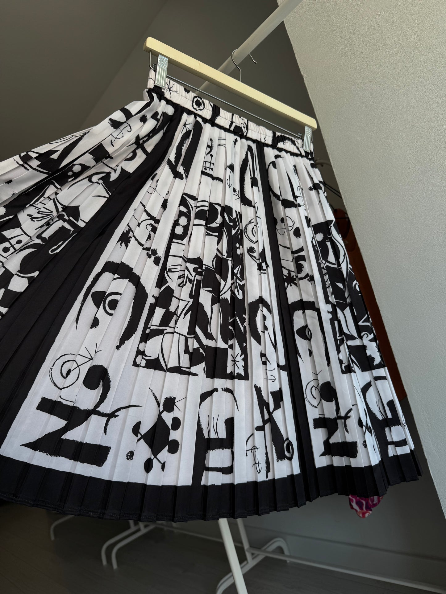 Fustă Vintage Alb-Negru cu Print – EU 38 Damă (S/M)