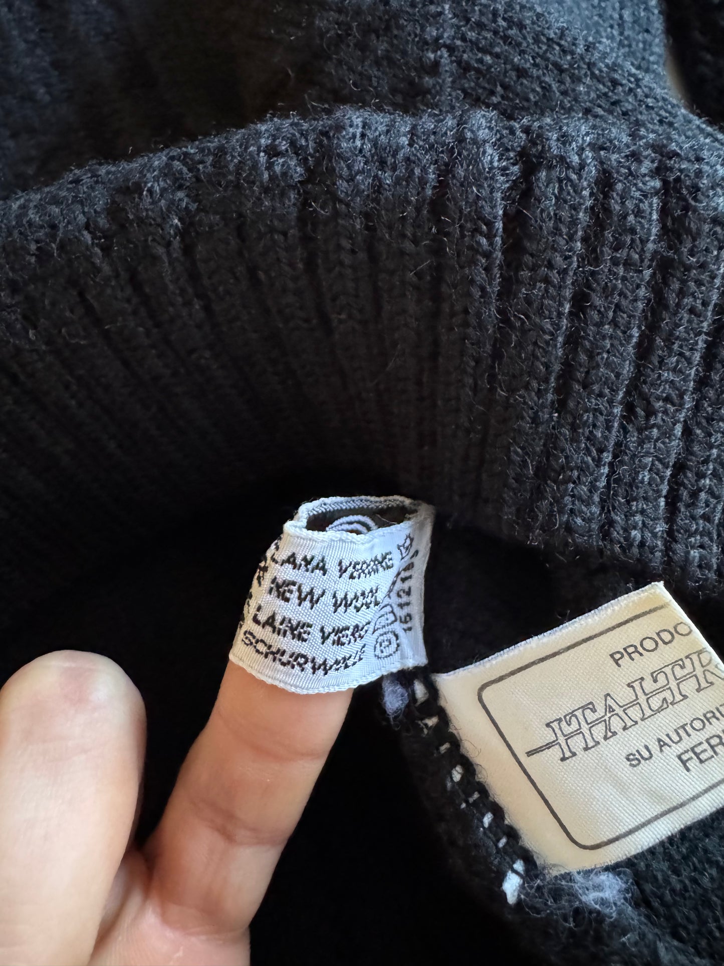 🏎️ 🧶 Pulover vintage Ferrari V-neck negru – mărimea L (Made in Italy)