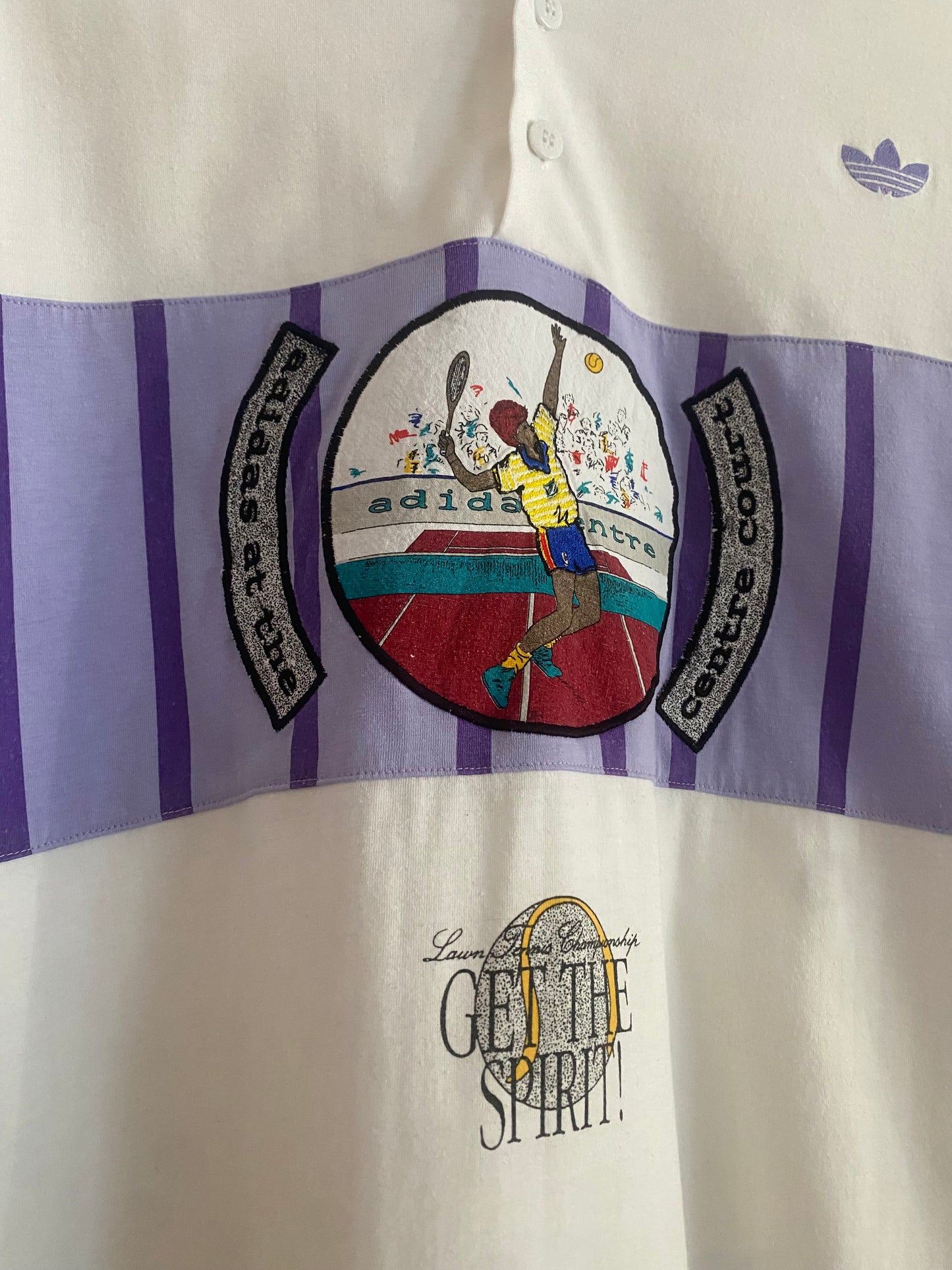 🎾 Tricou Vintage Adidas Polo Tennis „At The Centre Court” – Mărime 52 (potrivit L)