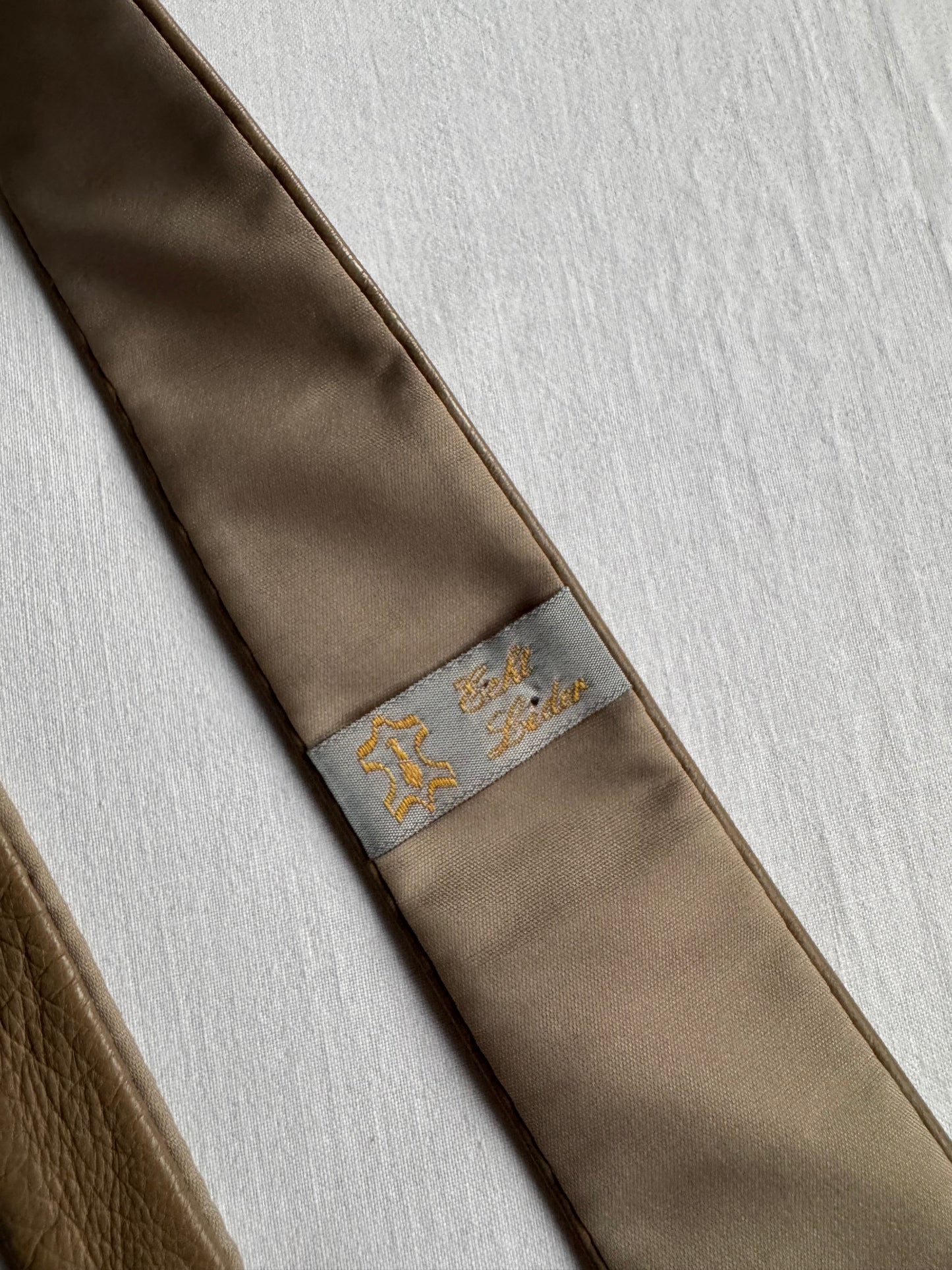 👔 Cravată Vintage Skinny din Piele Maro